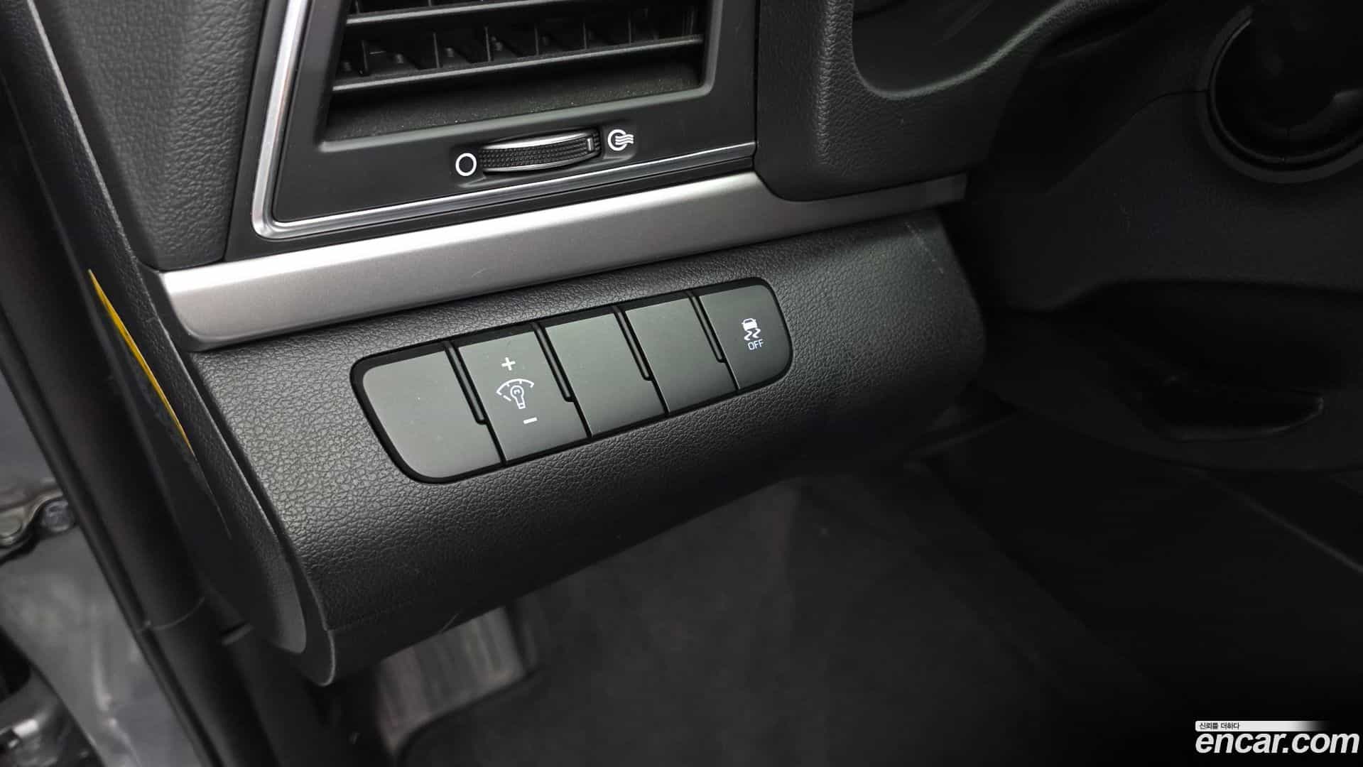 AVANTE Hyundai 2017.9-OPTION-044