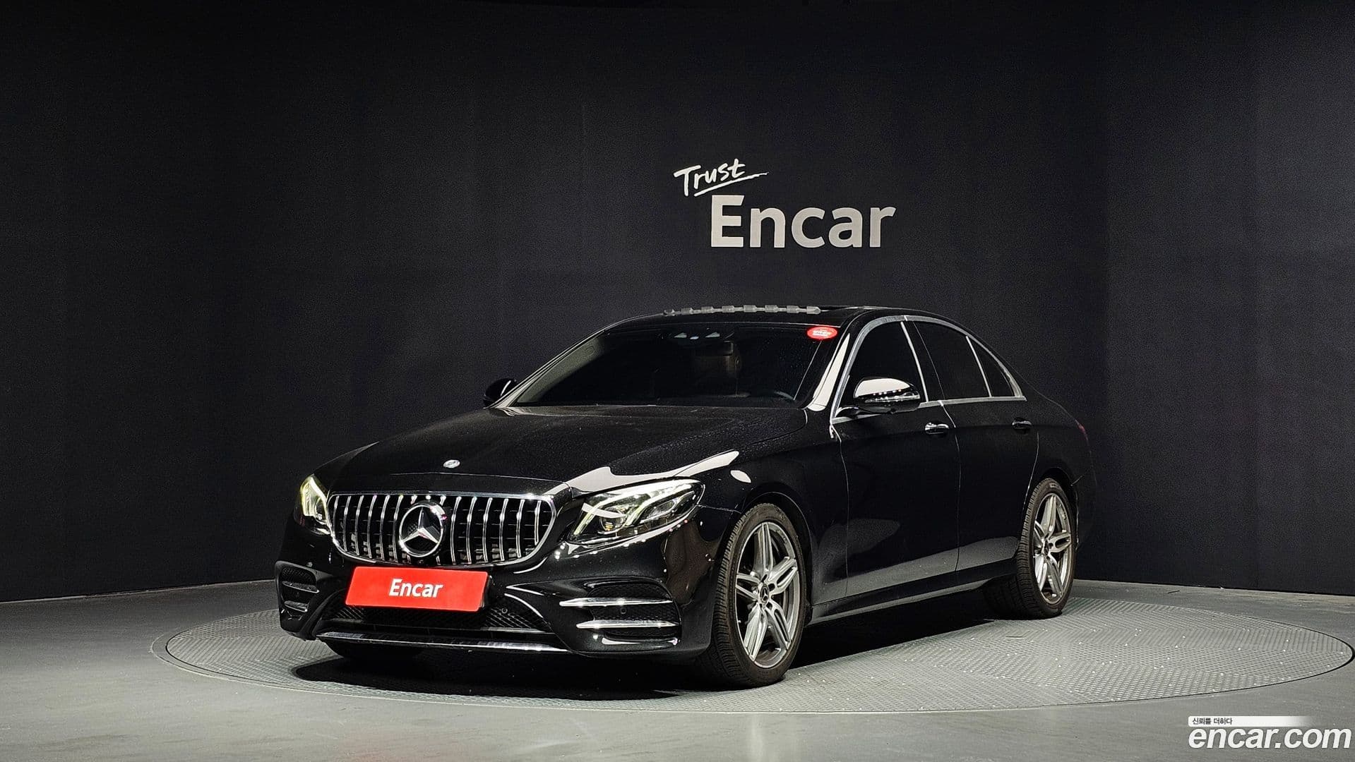 Main__Slider__Photo:E-Class Mercedes-Benz 2019.7-0