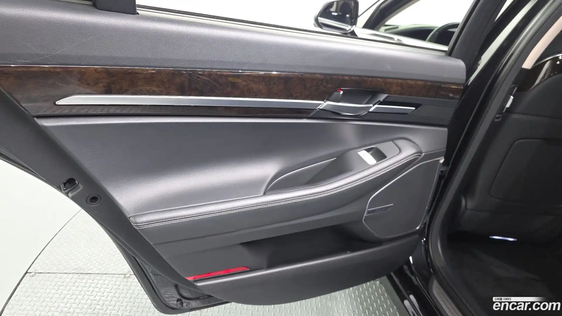 G90 Genesis 2019.4-INNER-035