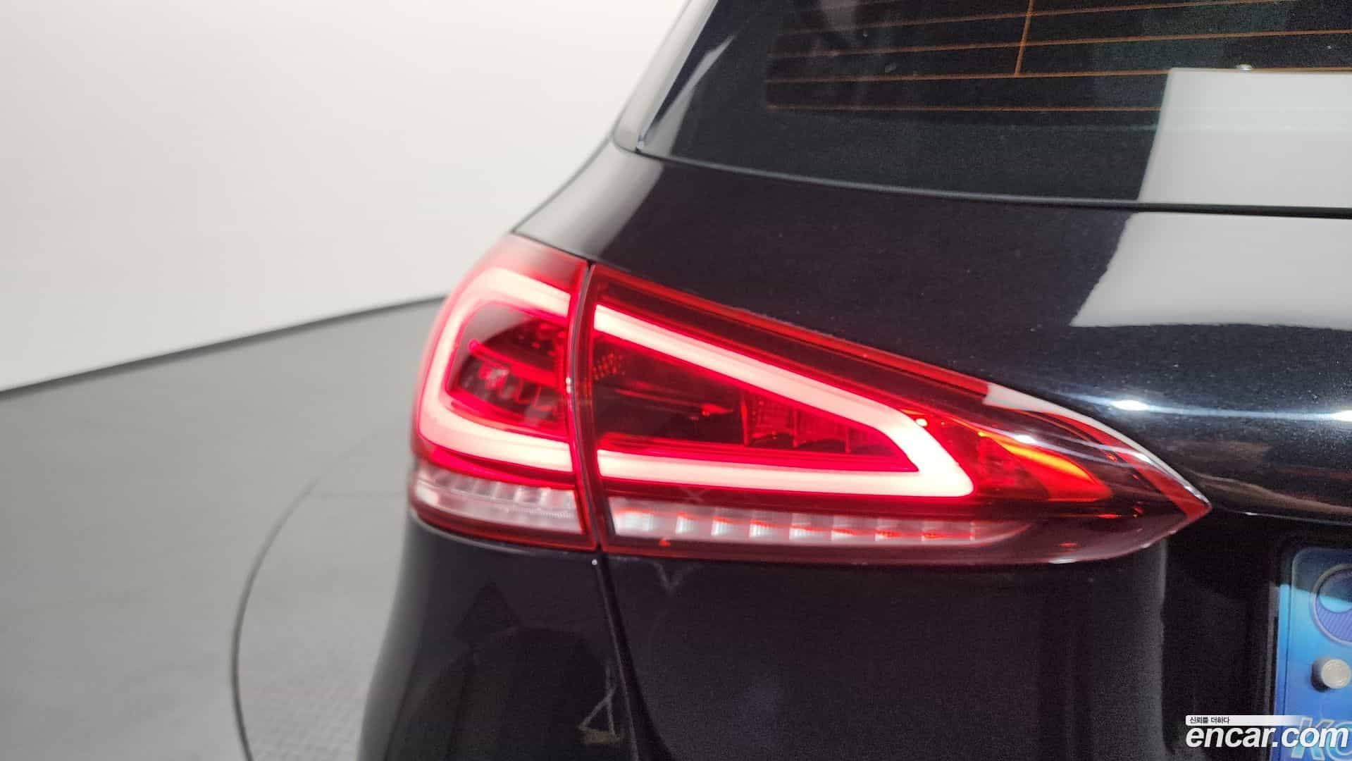 A-Class Mercedes-Benz 2021.6-OUTER-033