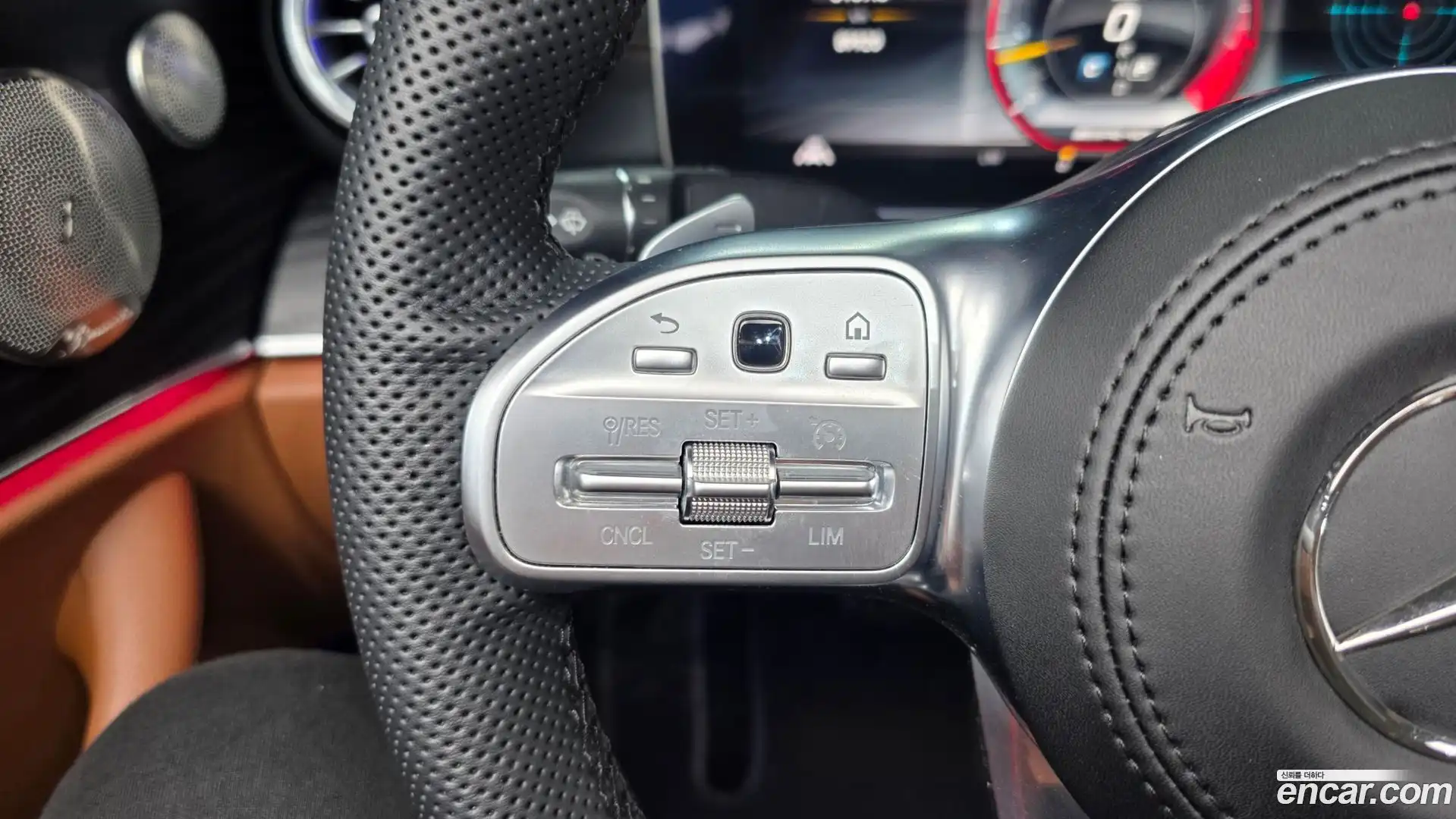 E-Class Mercedes-Benz 2020.8-OPTION-043