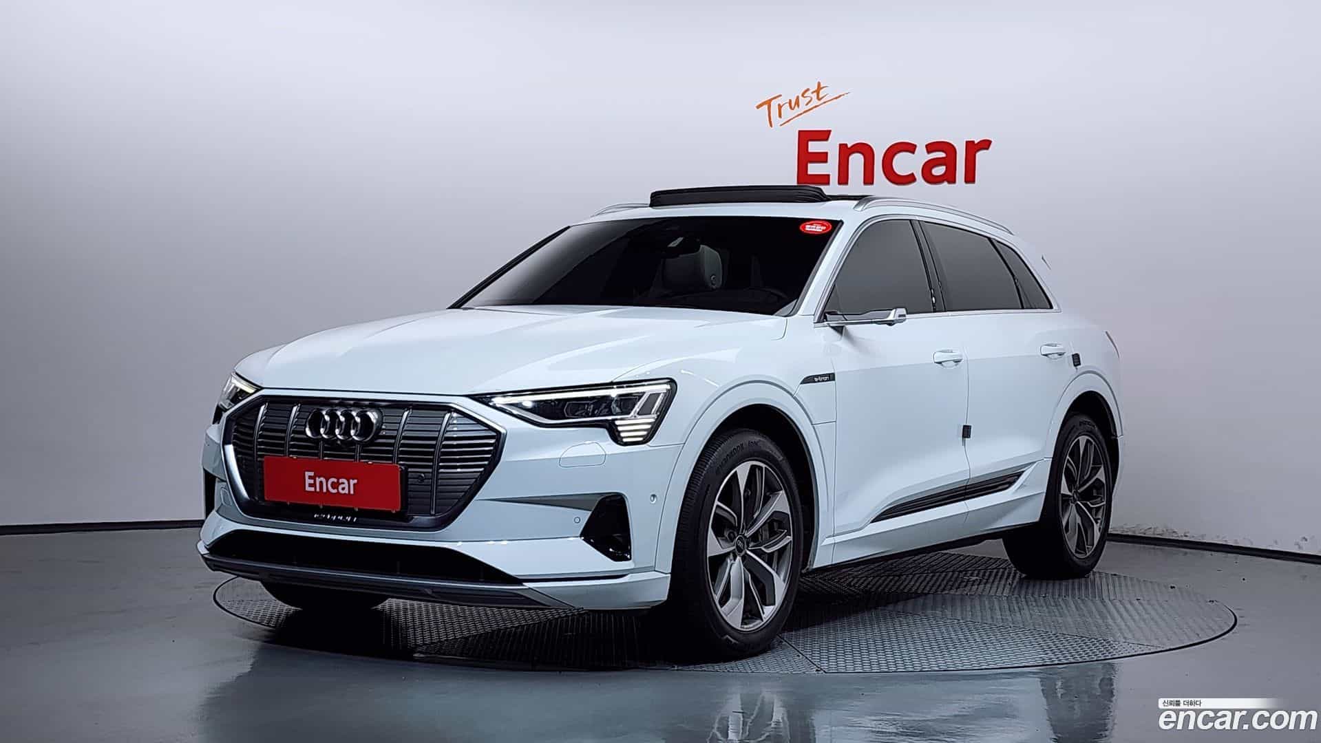 e-tron Audi 2021.11-OUTER-001