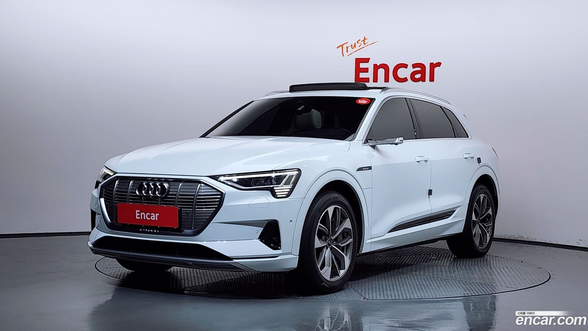 Main__Slider__Photo:e-tron Audi 2021.11-0