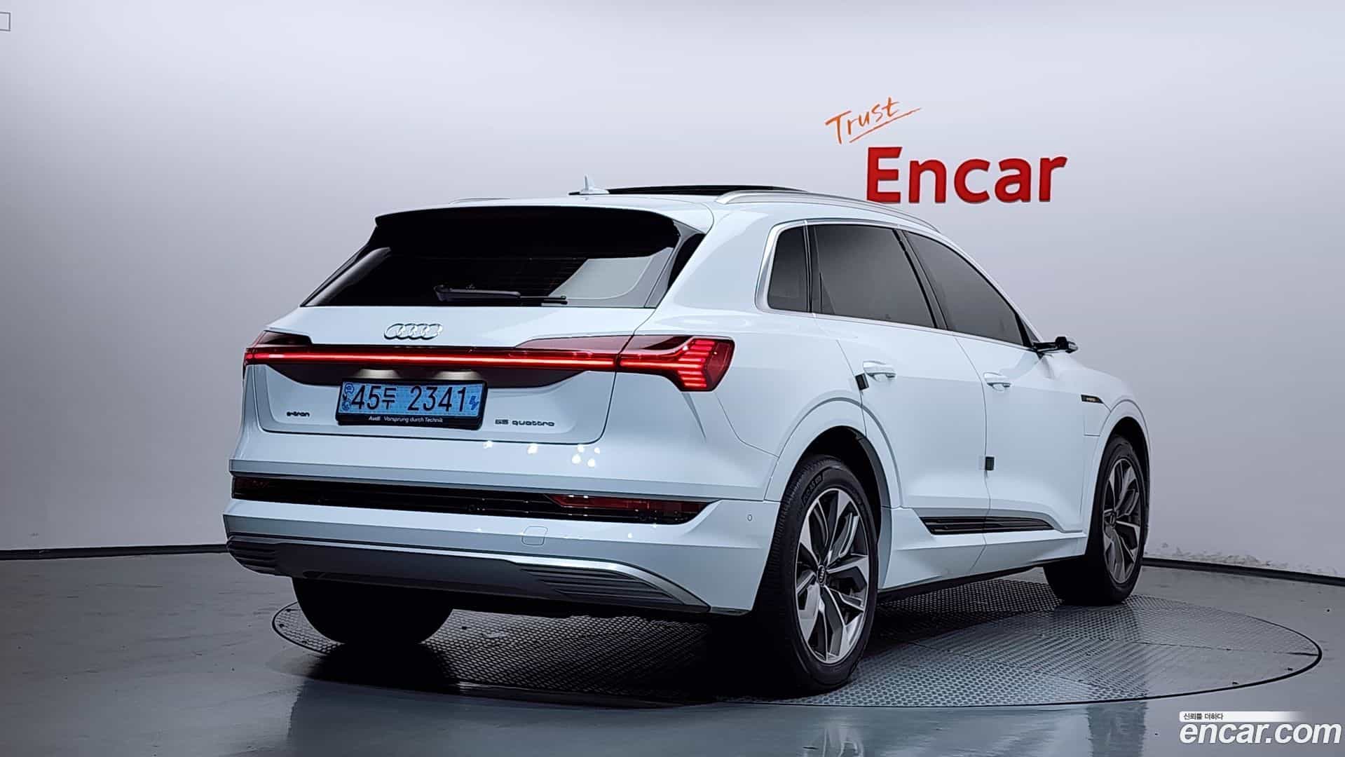 e-tron Audi 2021.11-OUTER-002