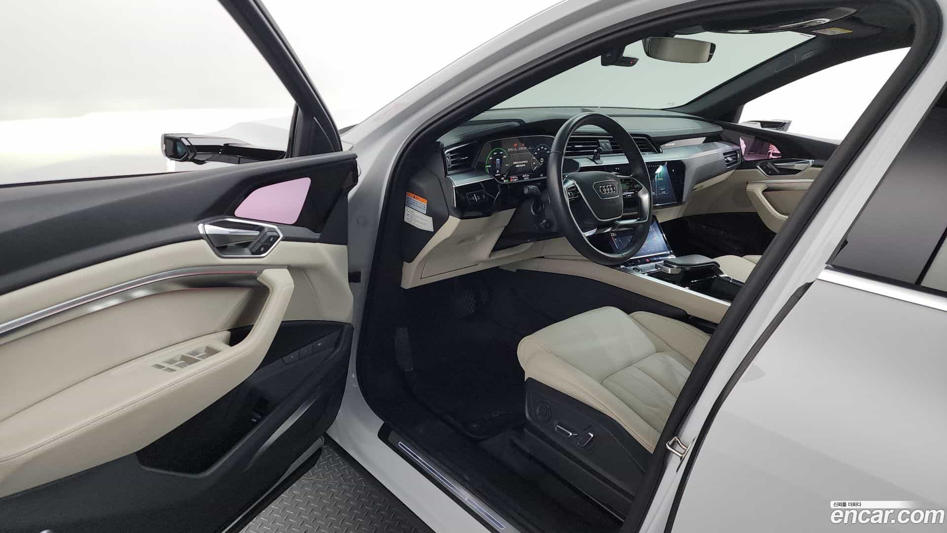 e-tron Audi 2021.11-INNER-010