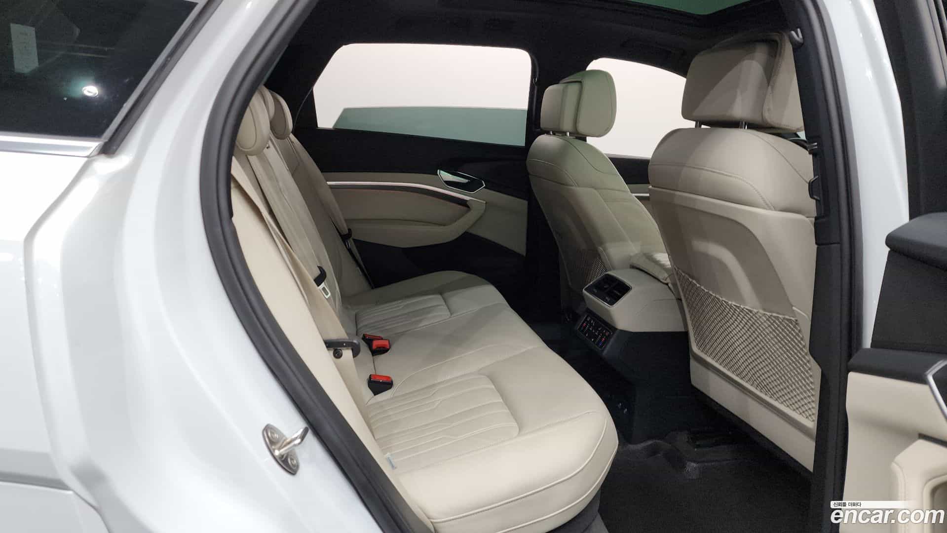 e-tron Audi 2021.11-OPTION-015