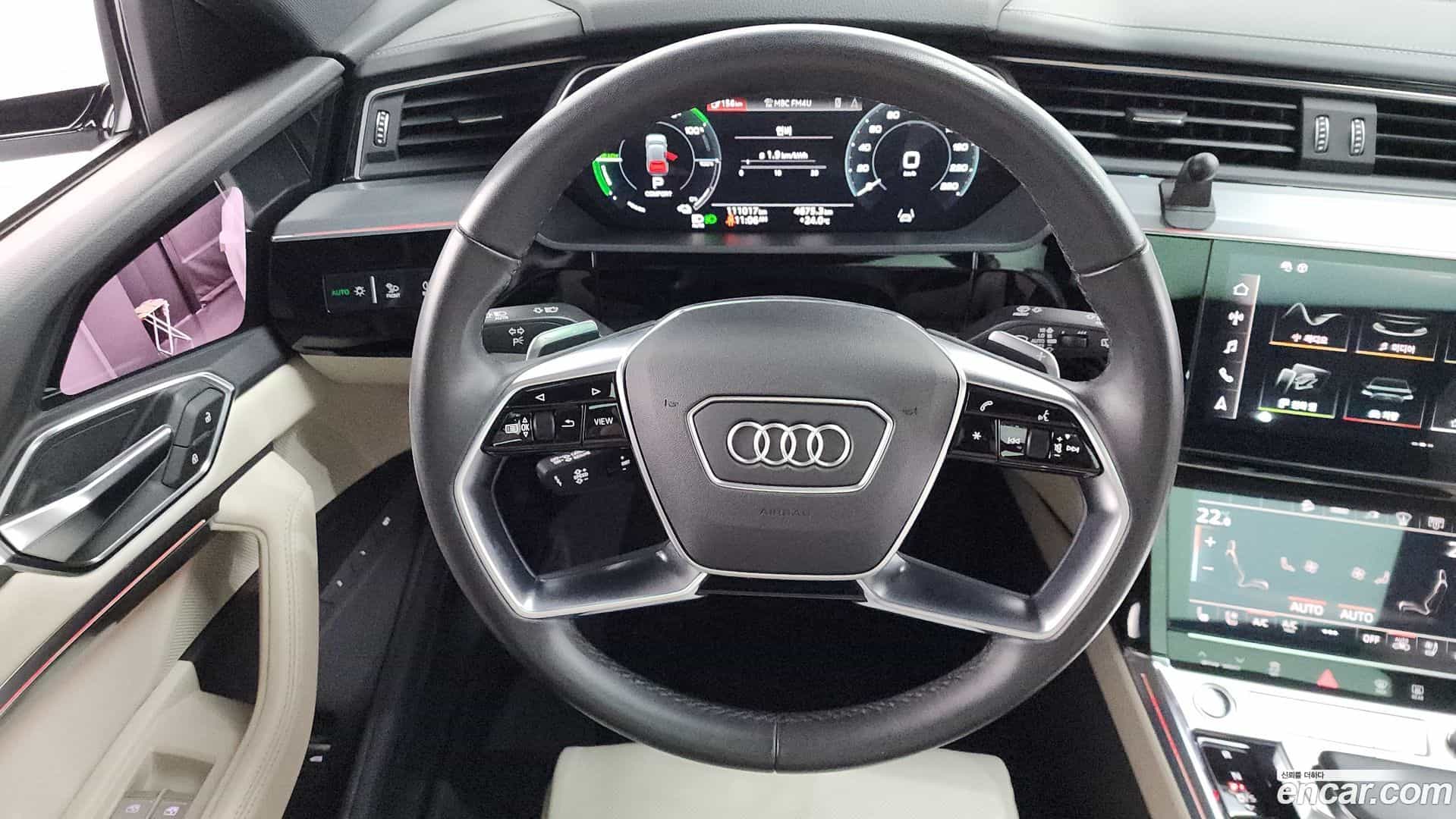 e-tron Audi 2021.11-OPTION-017