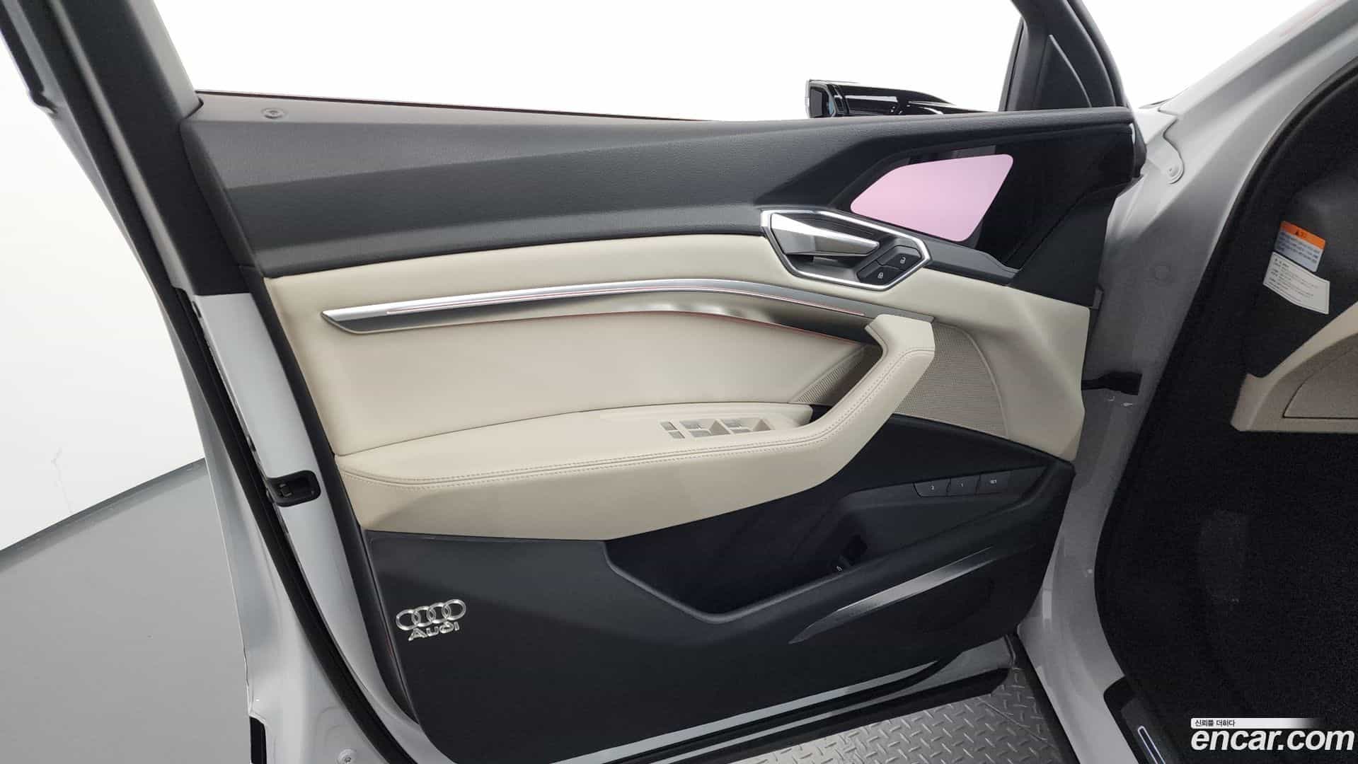 e-tron Audi 2021.11-INNER-034