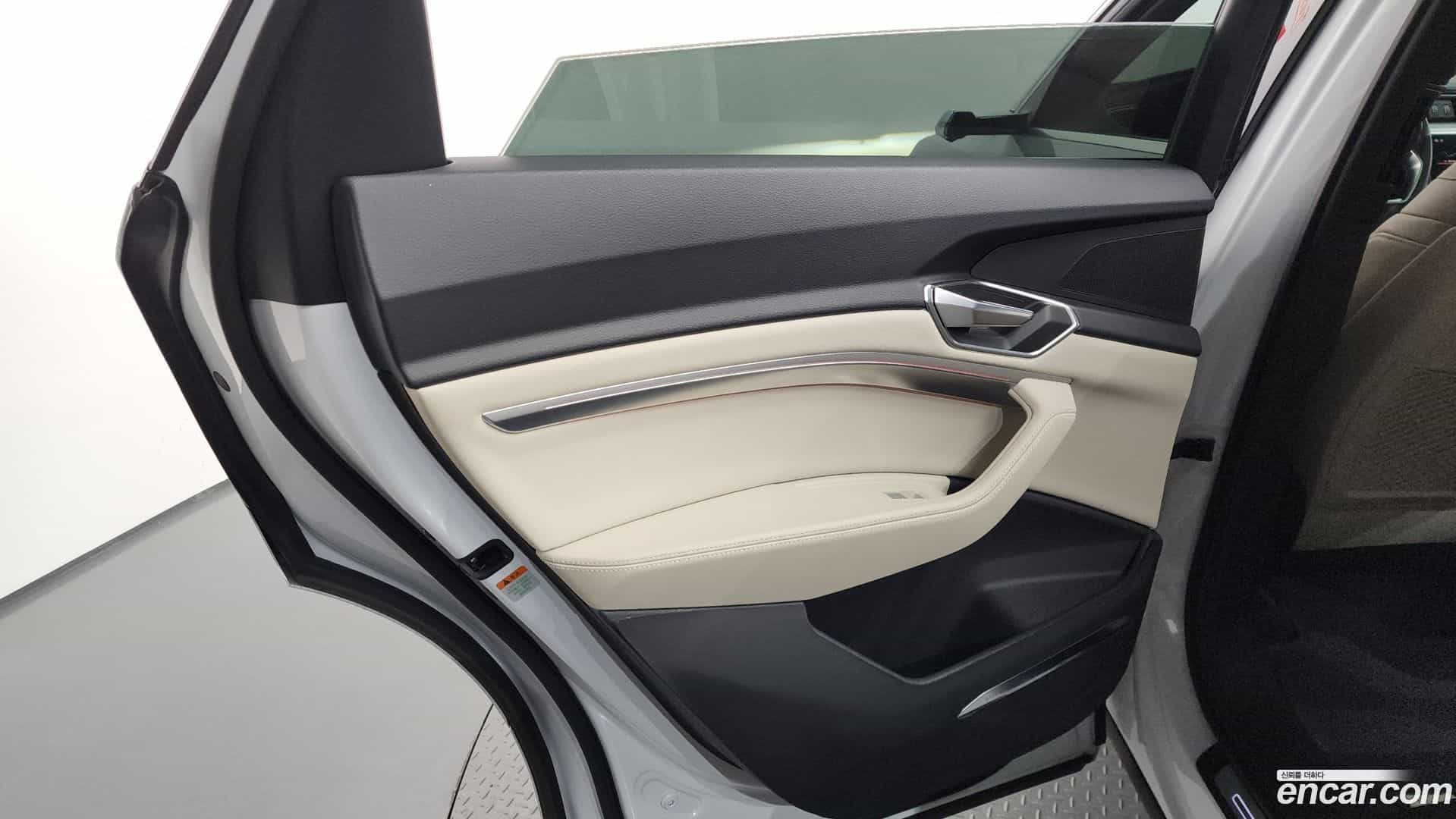 e-tron Audi 2021.11-INNER-035