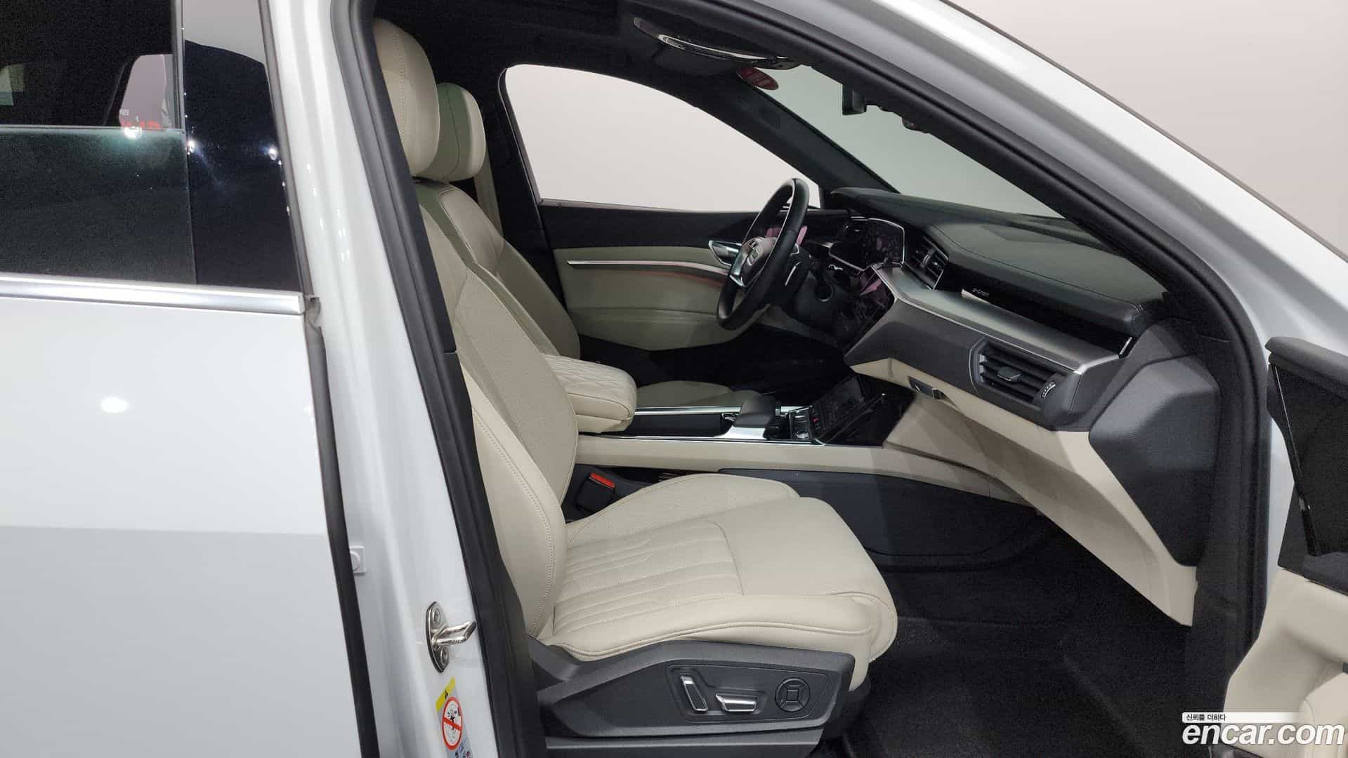 e-tron Audi 2021.11-INNER-036