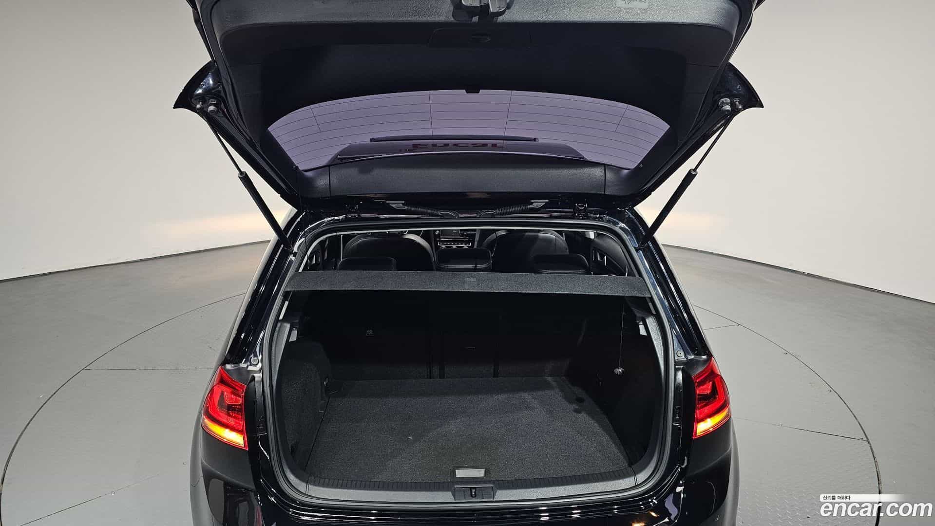 Golf Volkswagen 2015.8-OPTION-024