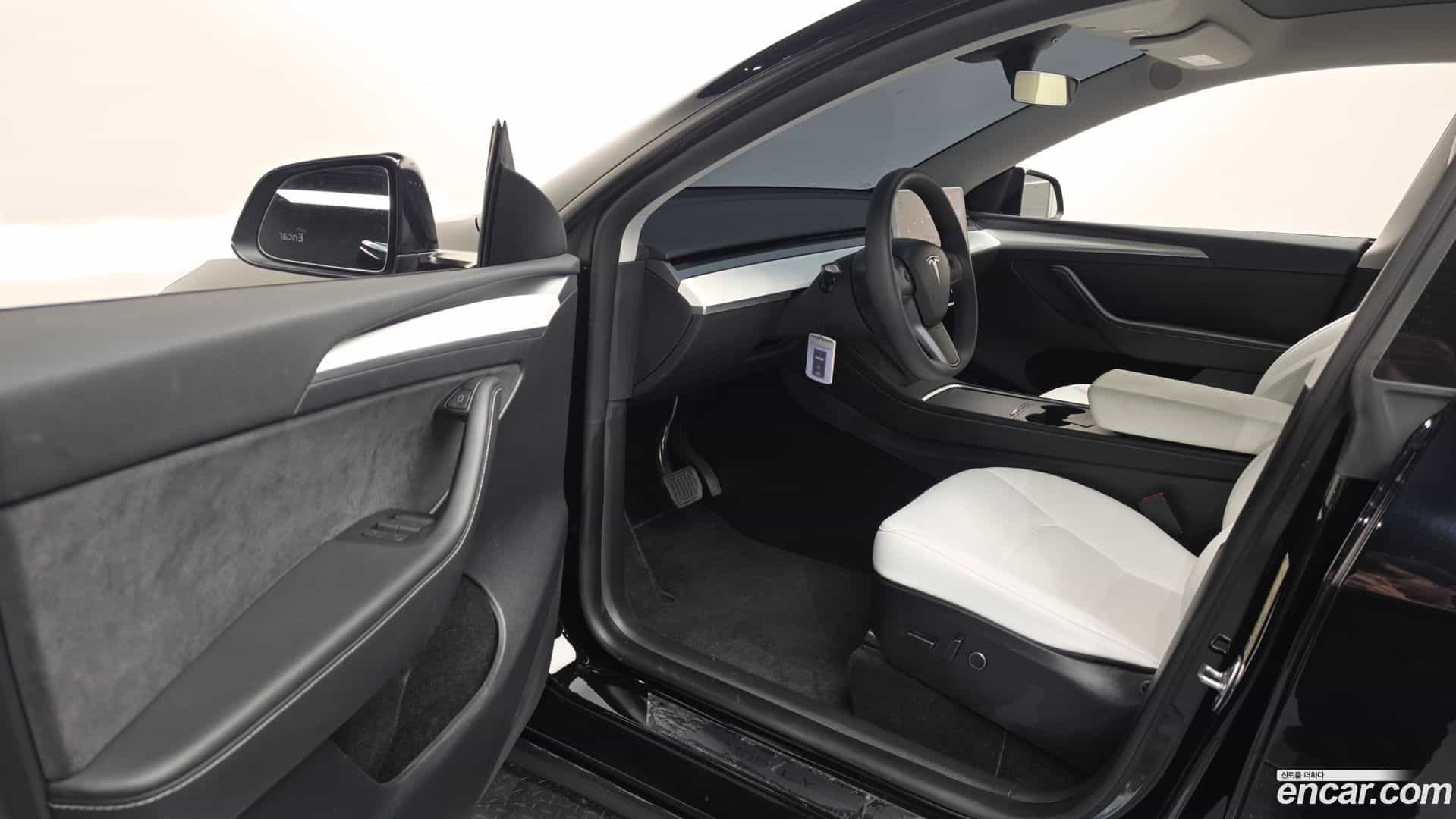 Model Y Tesla 2024.5-INNER-010