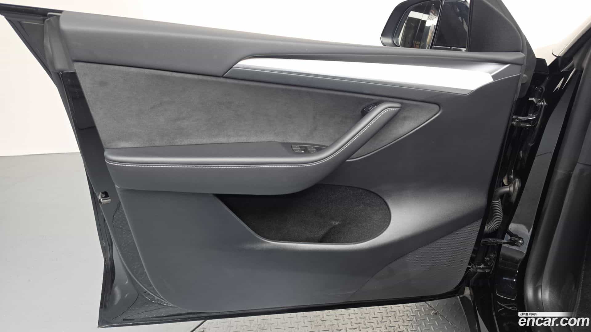 Model Y Tesla 2024.5-INNER-034