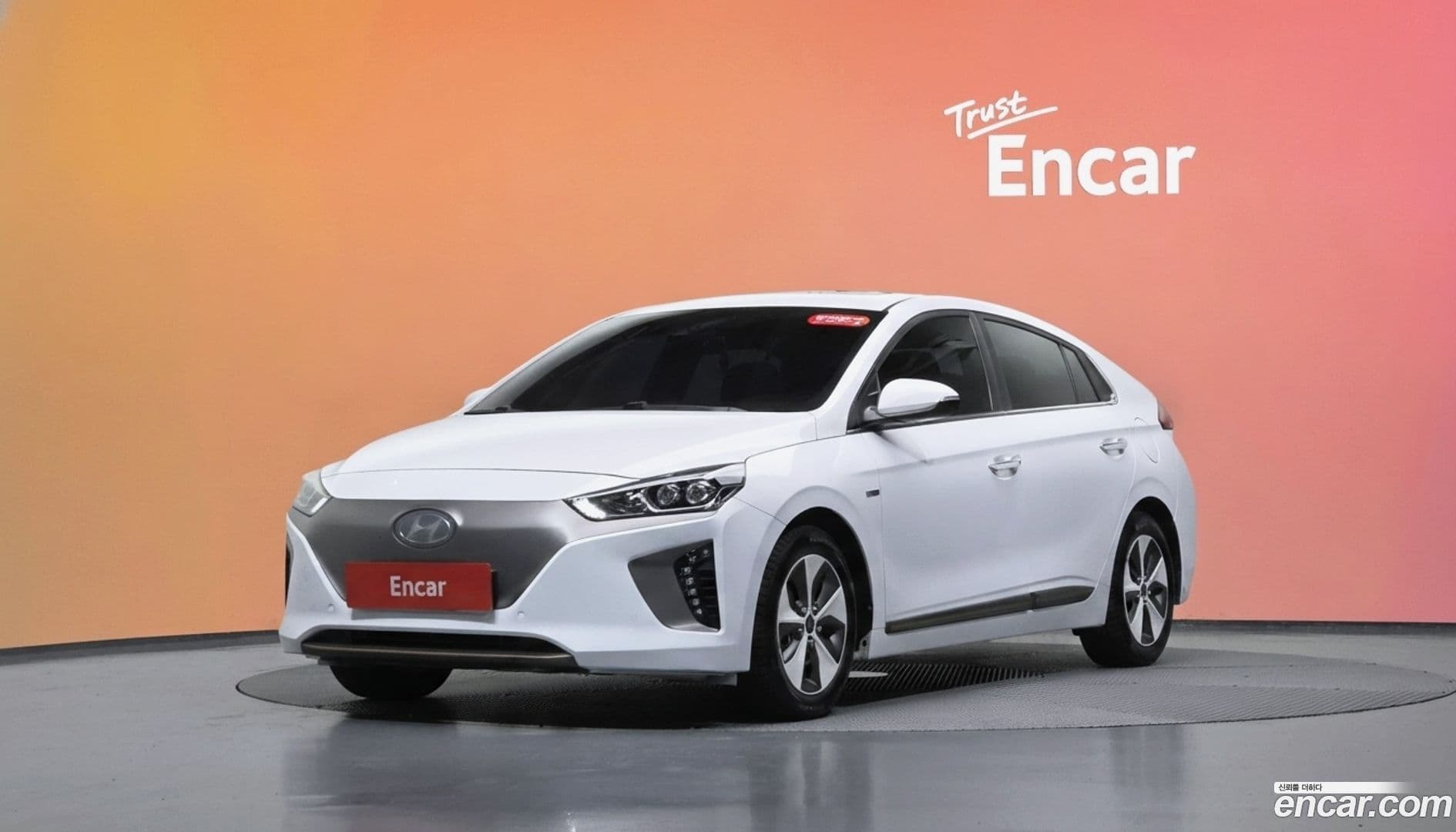 Main__Slider__Photo:Ioniq Hyundai 2018.2-0
