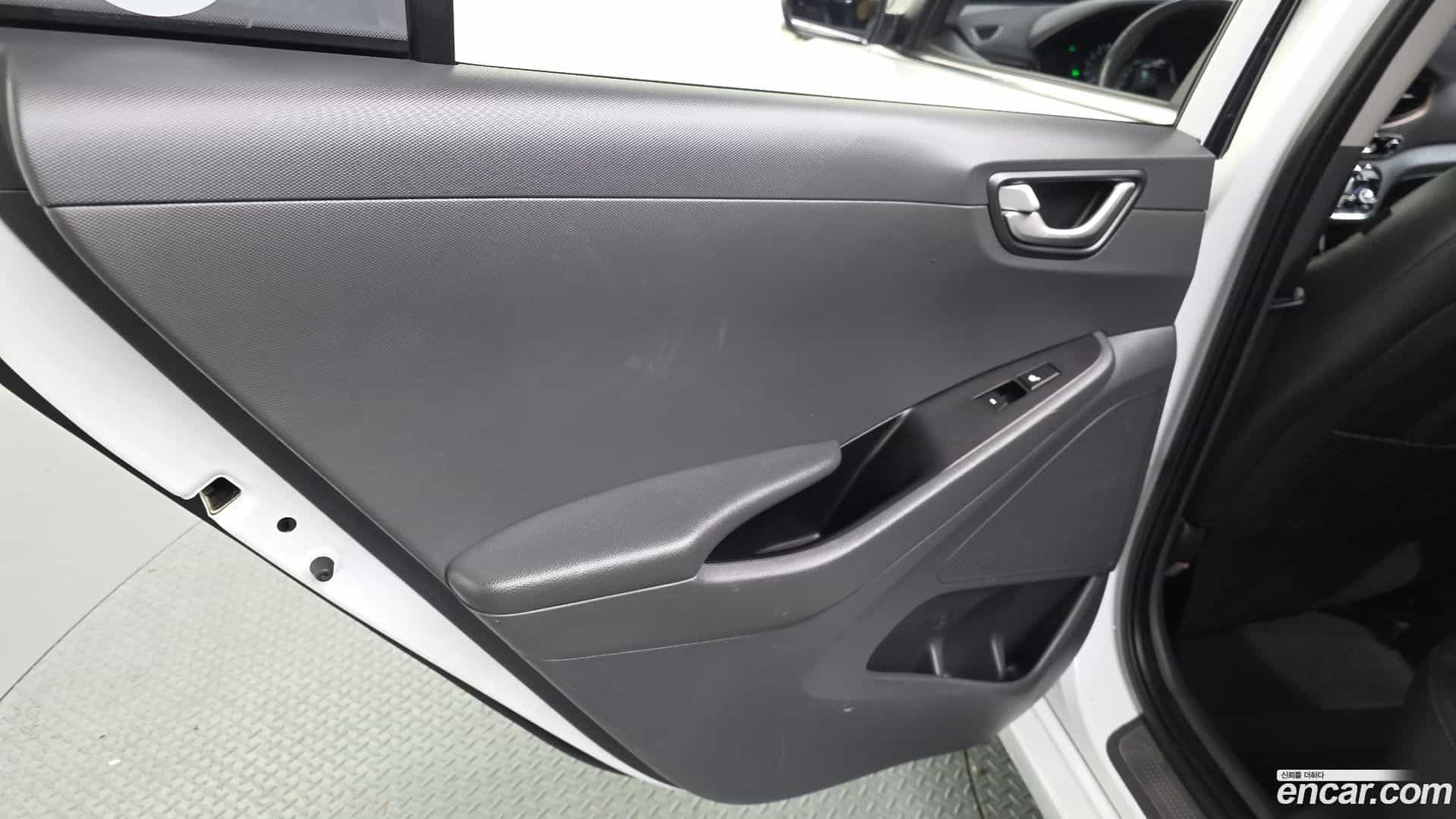 Ioniq Hyundai 2018.2-INNER-035