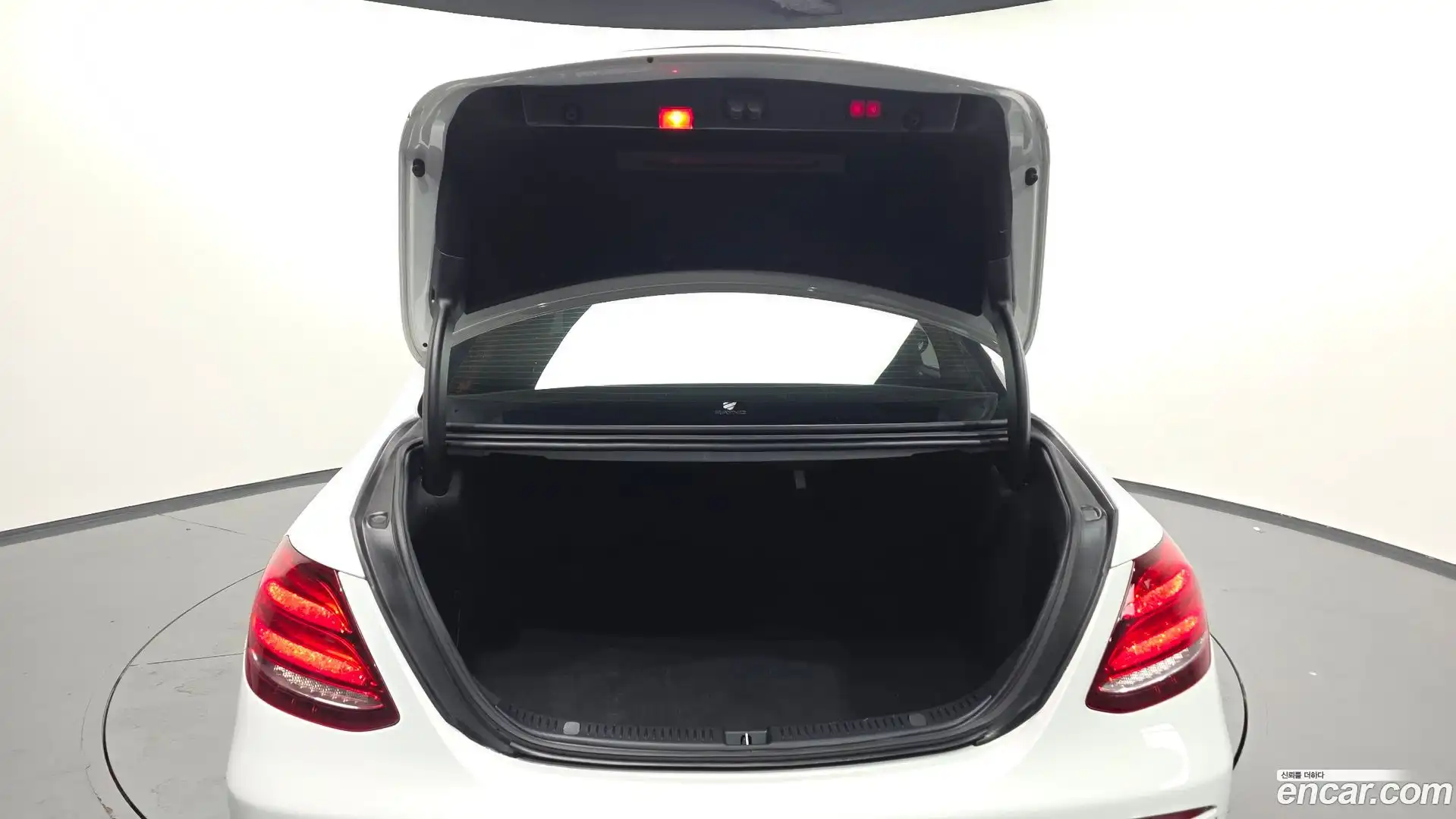 E-Class Mercedes-Benz 2018.3-OPTION-024
