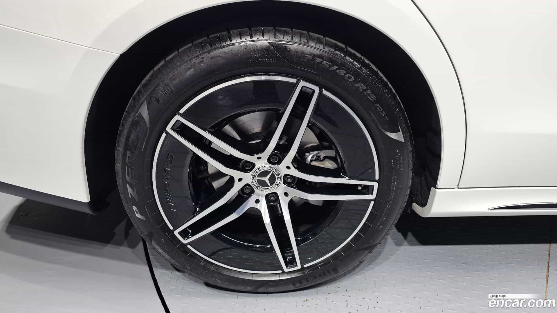 E-Class Mercedes-Benz 2025.10-OUTER-005