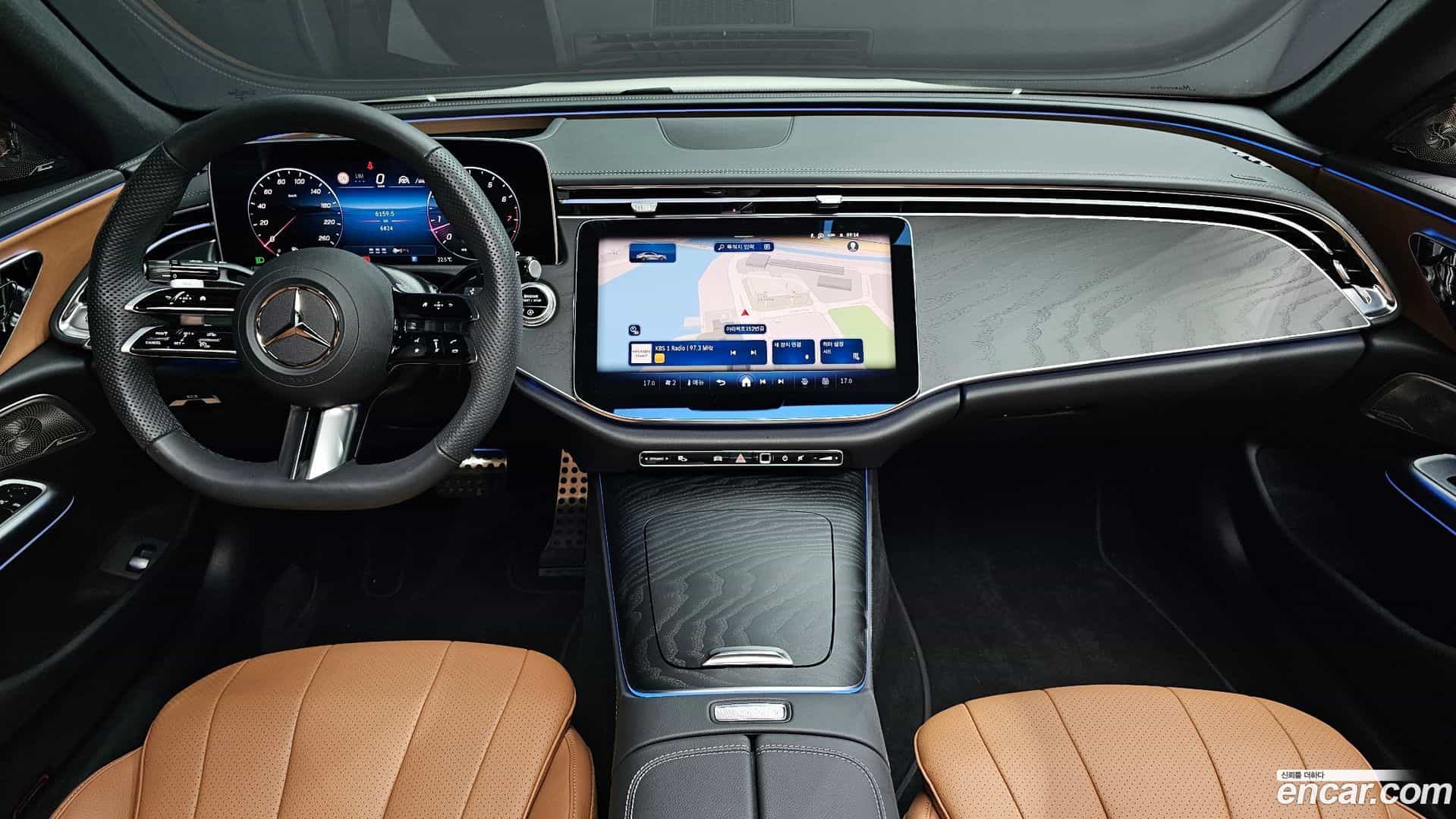 E-Class Mercedes-Benz 2025.10-INNER-007
