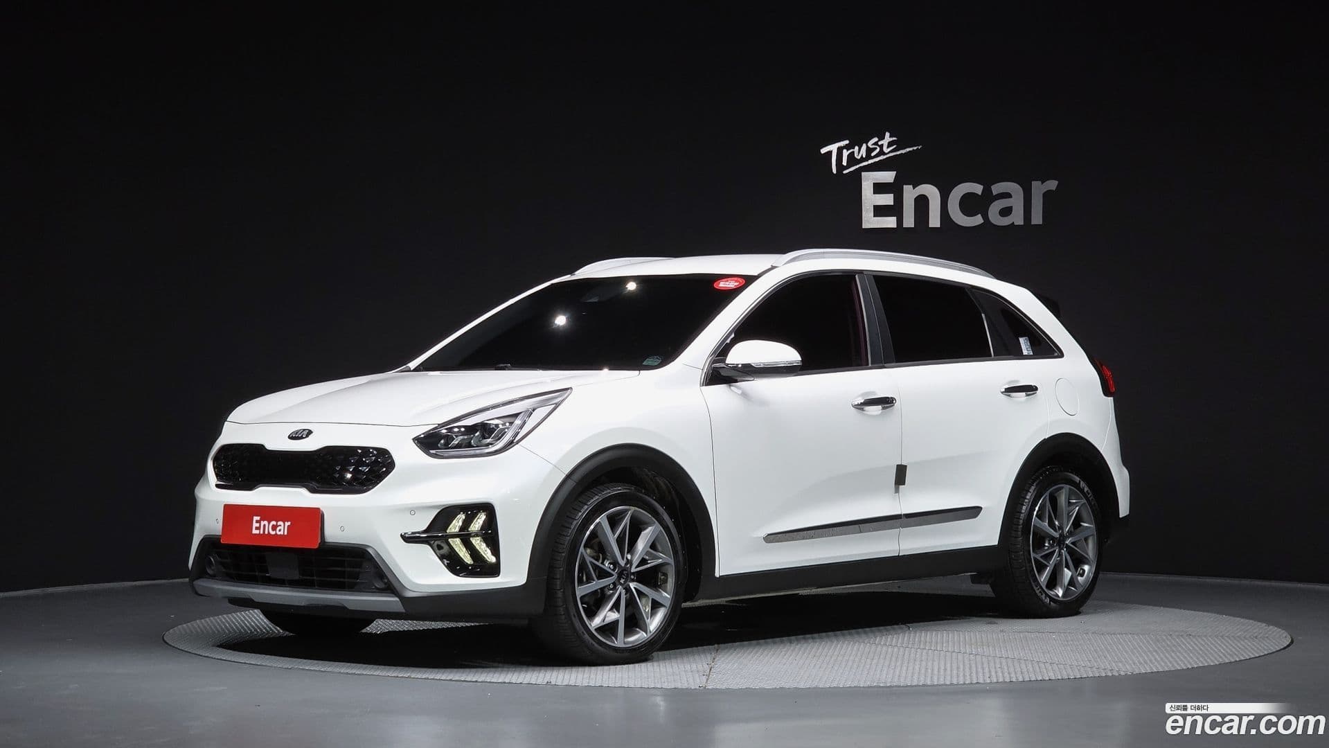 Main__Slider__Photo:Niro Kia 2019.3-0