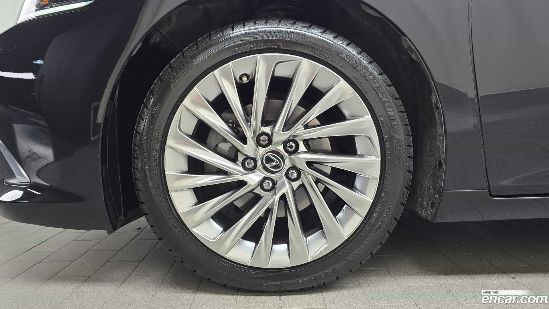 ES Lexus 2020.11-OUTER-005