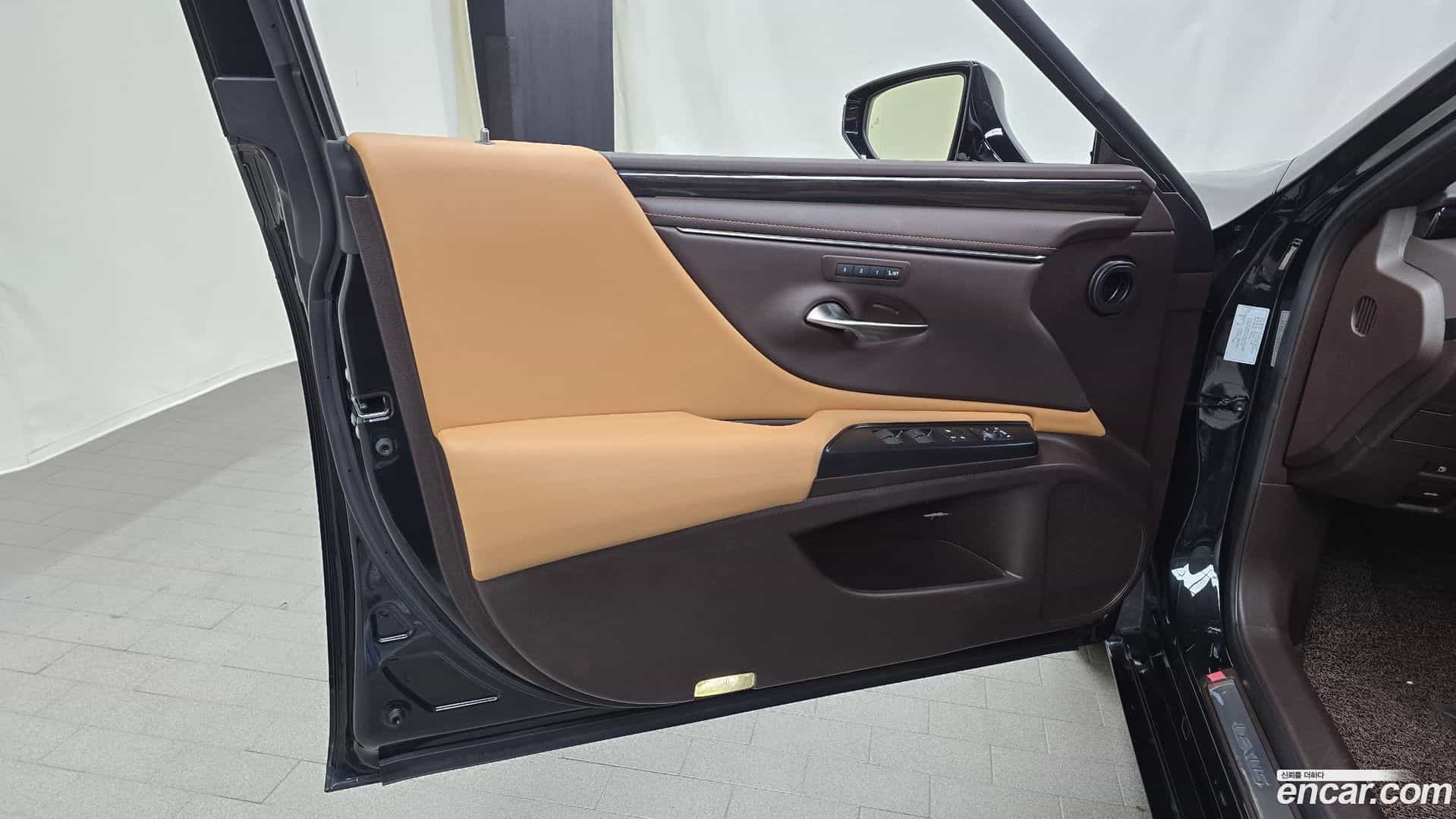 ES Lexus 2020.11-INNER-034