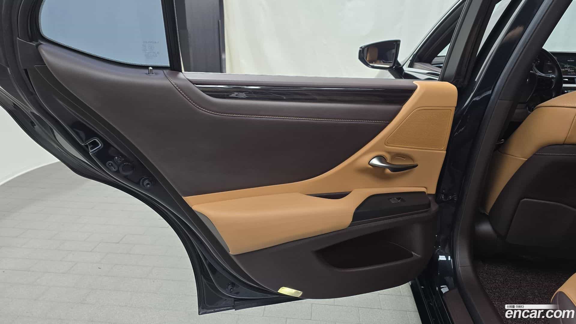 ES Lexus 2020.11-INNER-035
