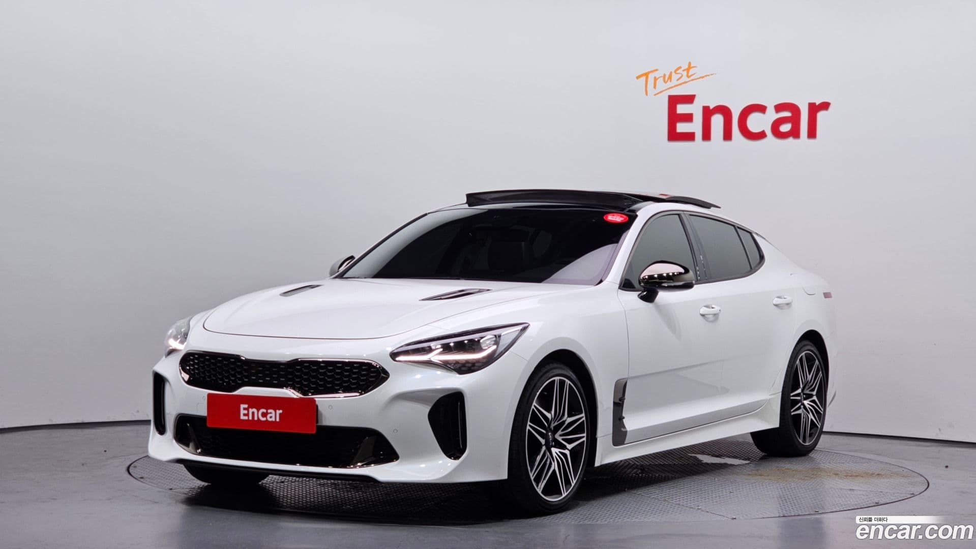 Main__Slider__Photo:Stinger Kia 2022.6-0