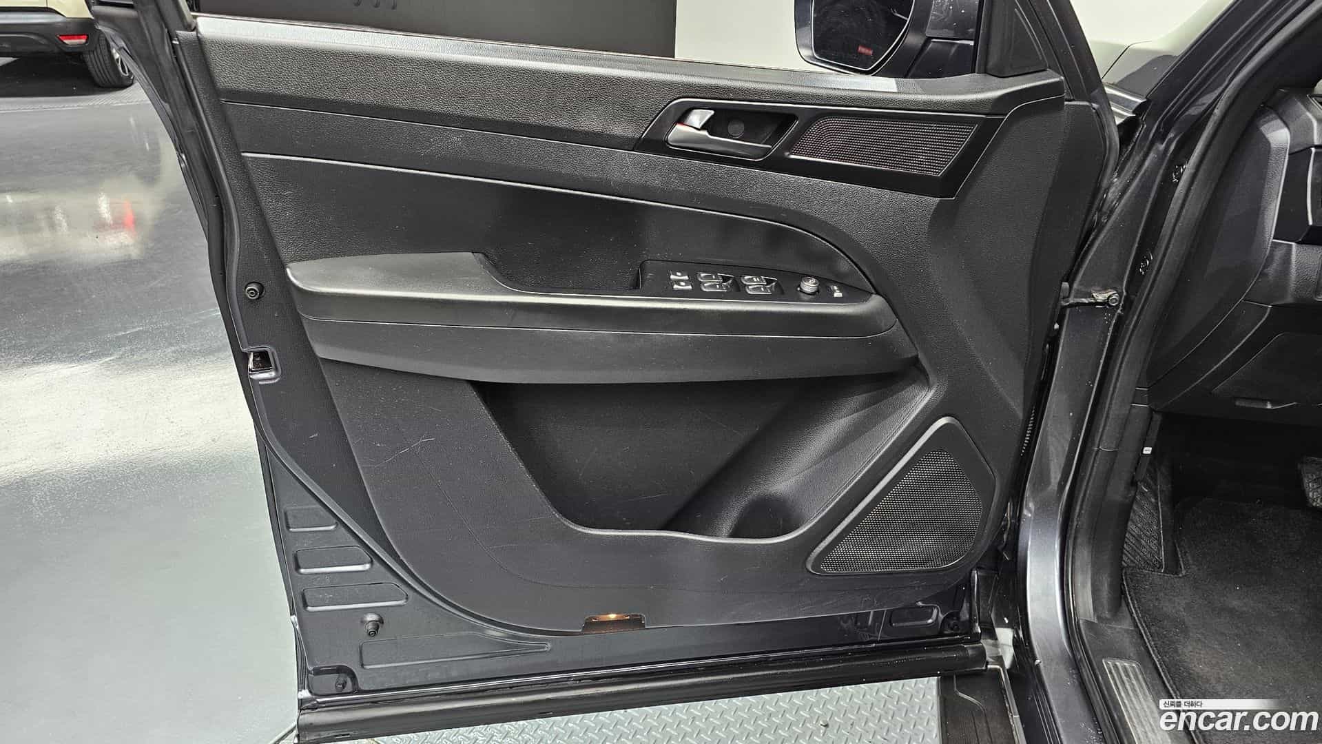Rexton KG Mobility 2020.5-INNER-034