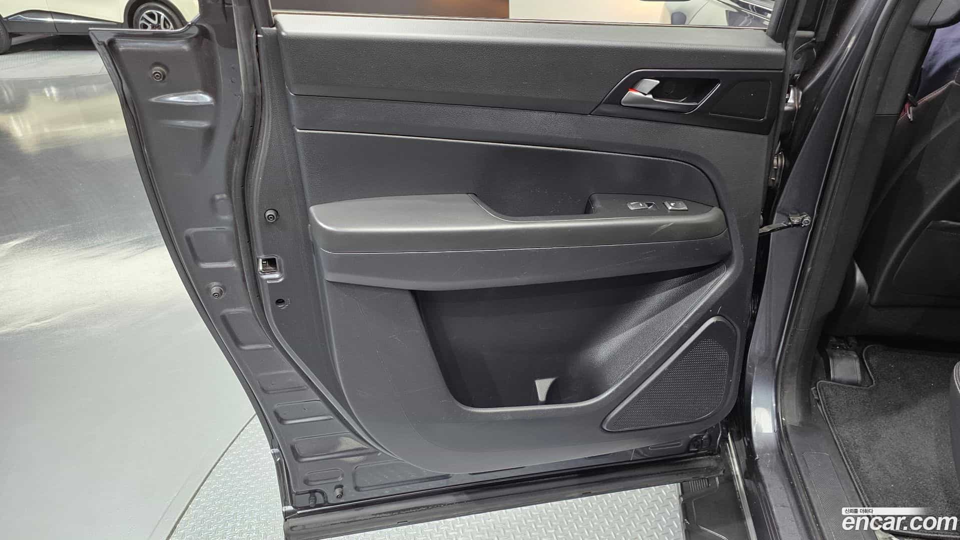 Rexton KG Mobility 2020.5-INNER-035