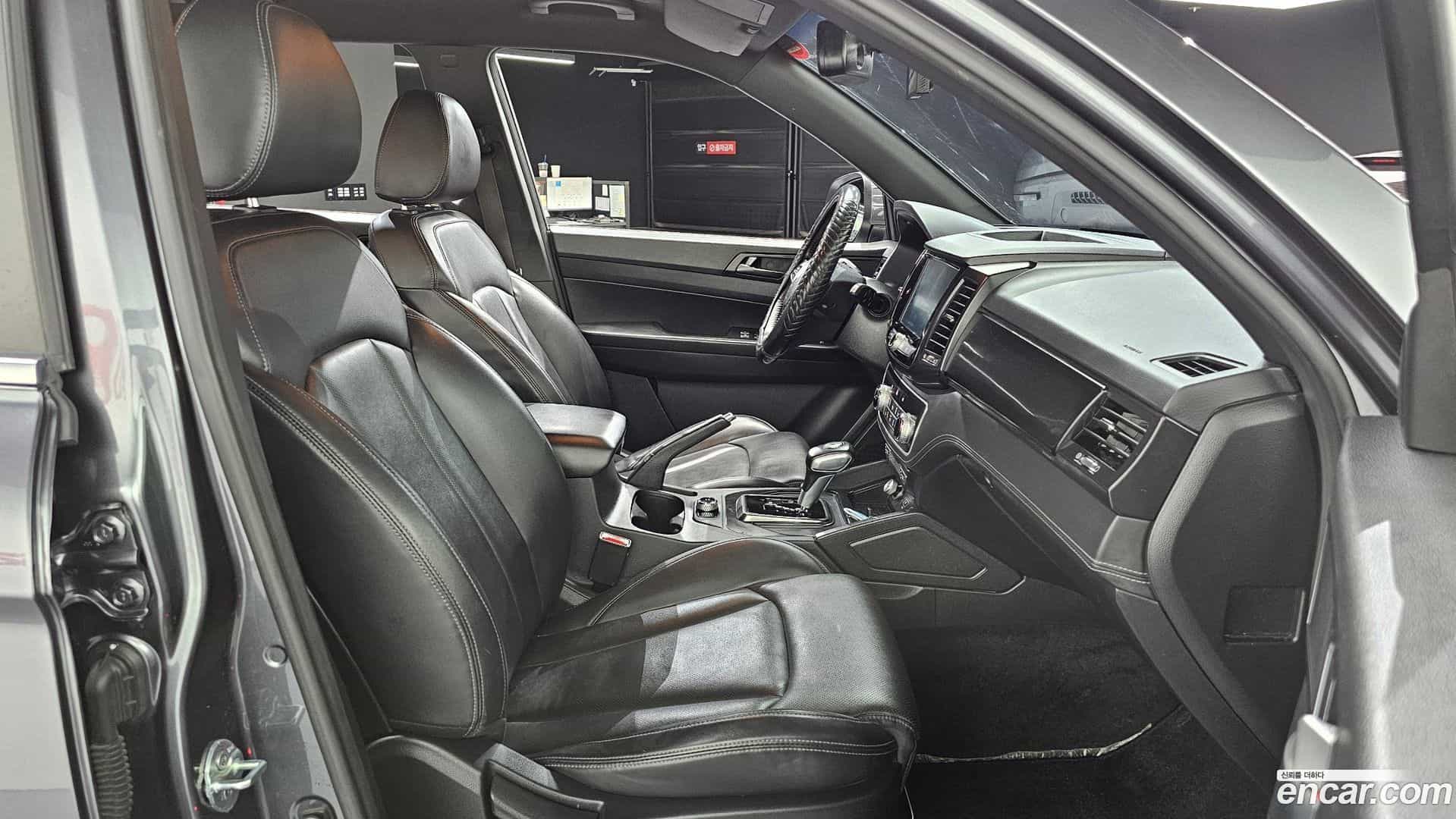 Rexton KG Mobility 2020.5-INNER-036