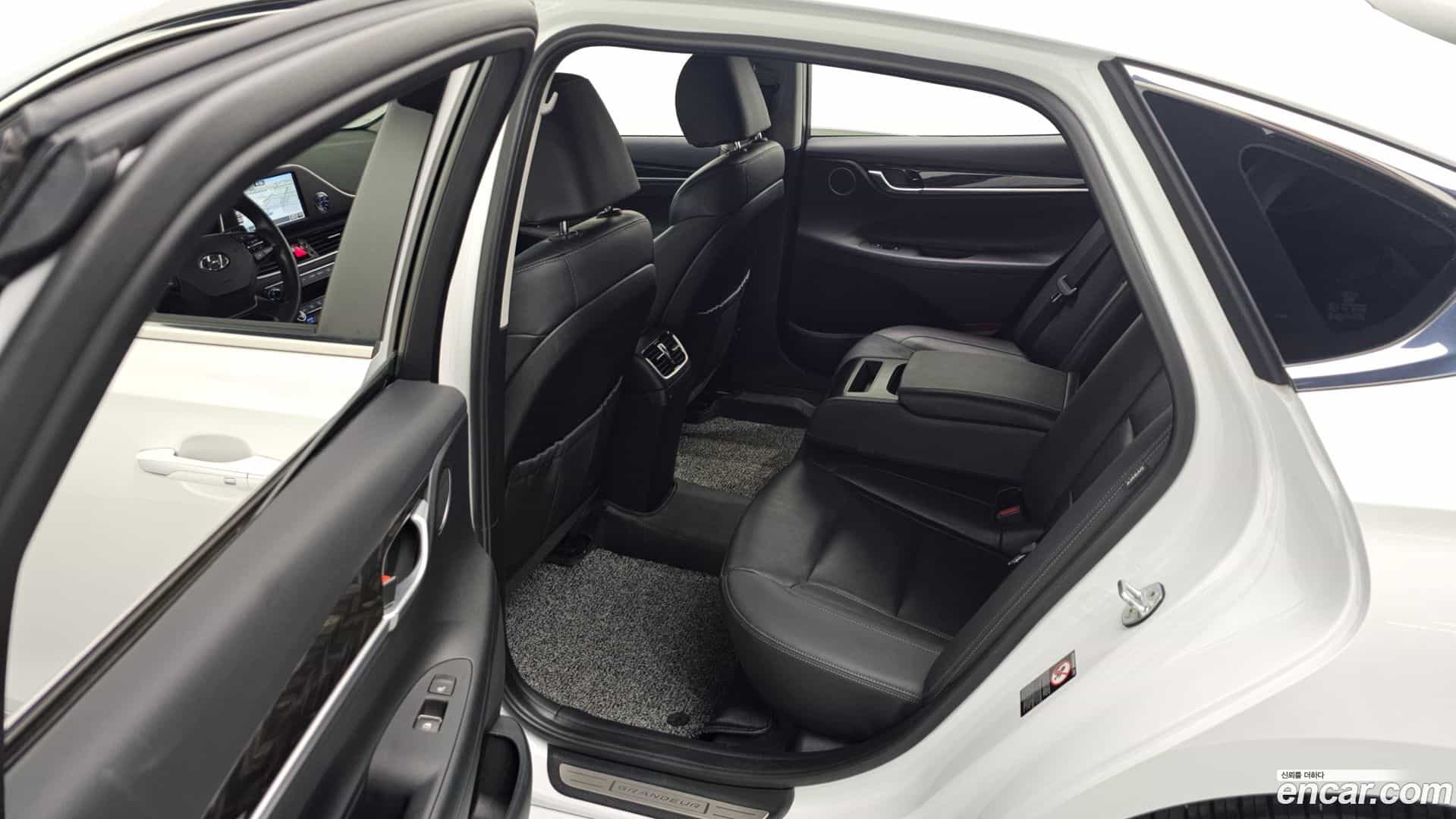 Grandeur Hyundai 2018.6-OPTION-015