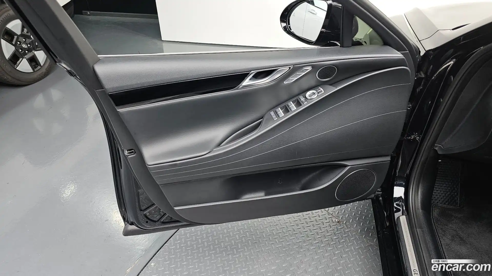 G80 Genesis 2023.2-INNER-034