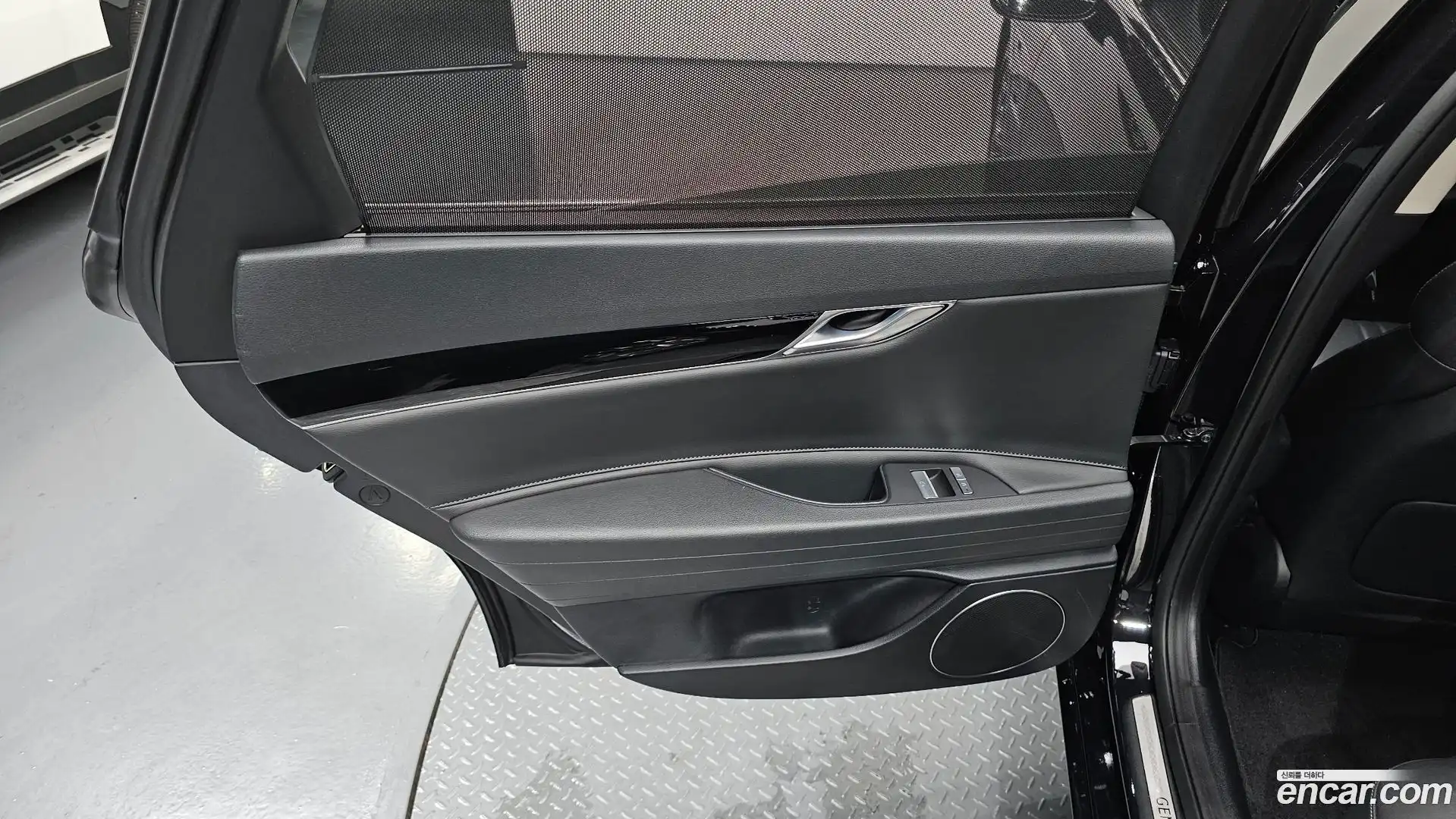 G80 Genesis 2023.2-INNER-035