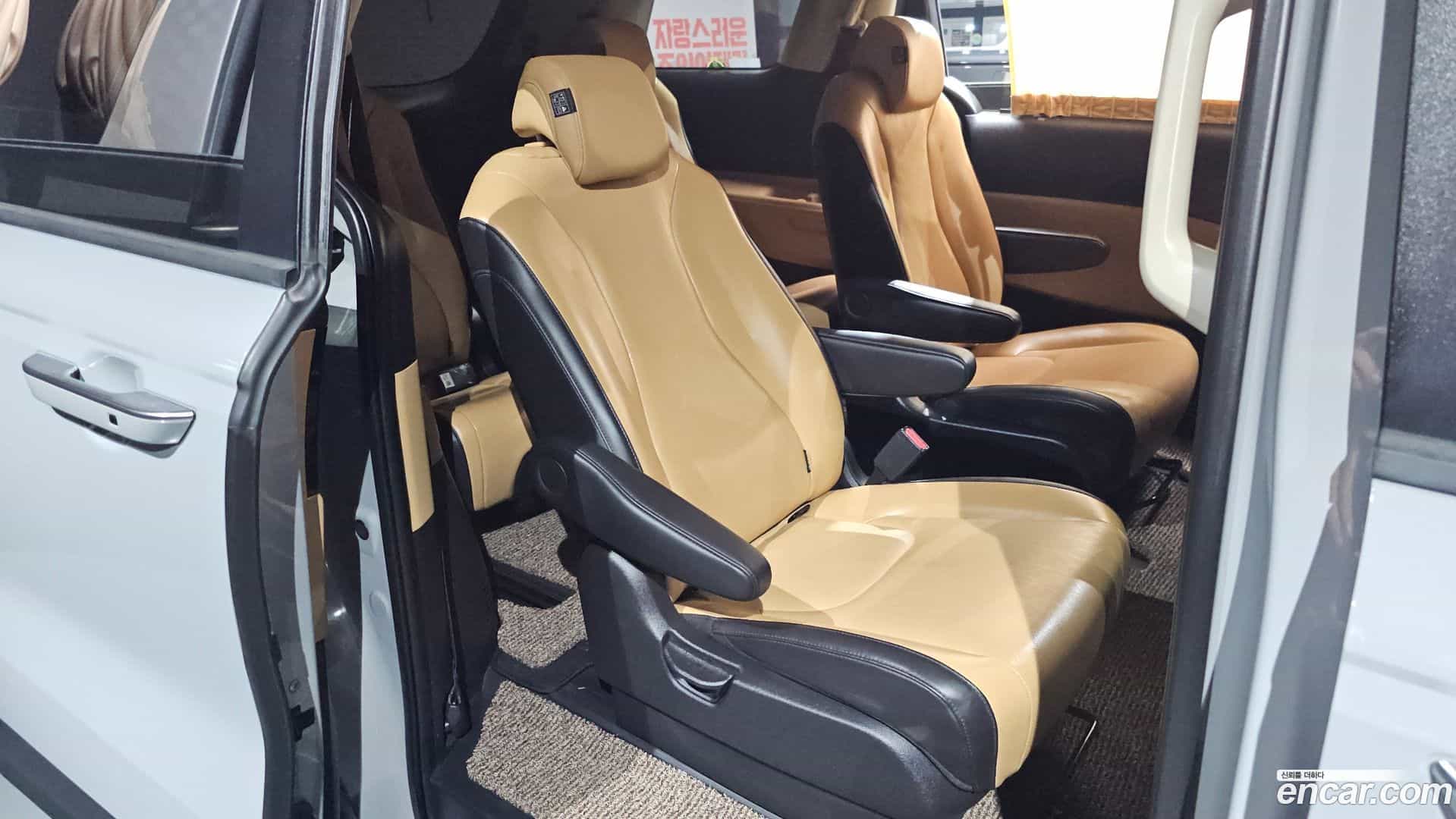 Canival Kia 2023.8-OPTION-015