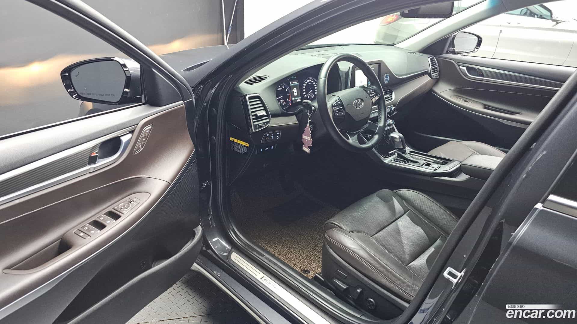 Grandeur Hyundai 2018.2-INNER-010