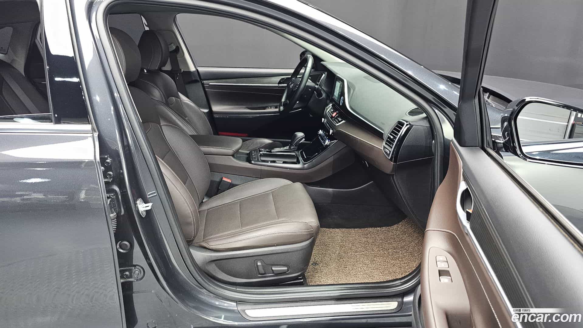 Grandeur Hyundai 2018.2-INNER-036