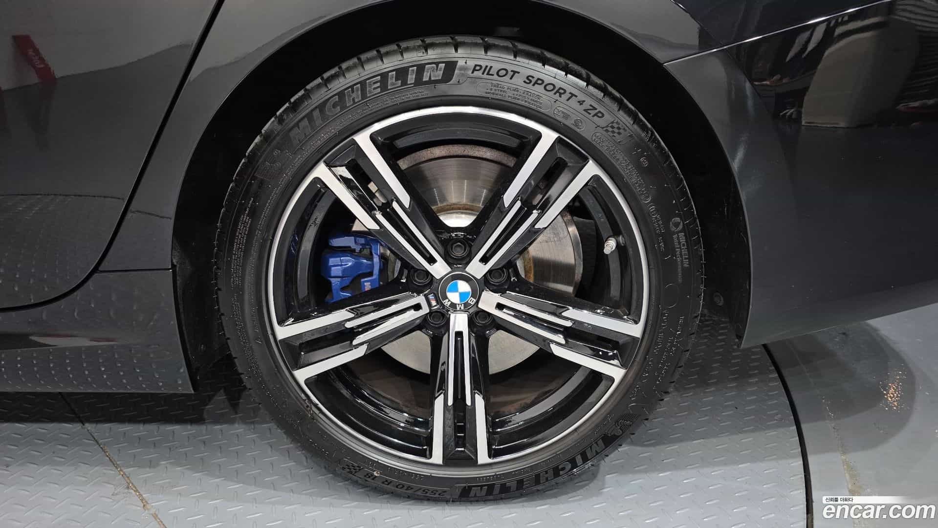 3-Series BMW 2024.6-OUTER-031