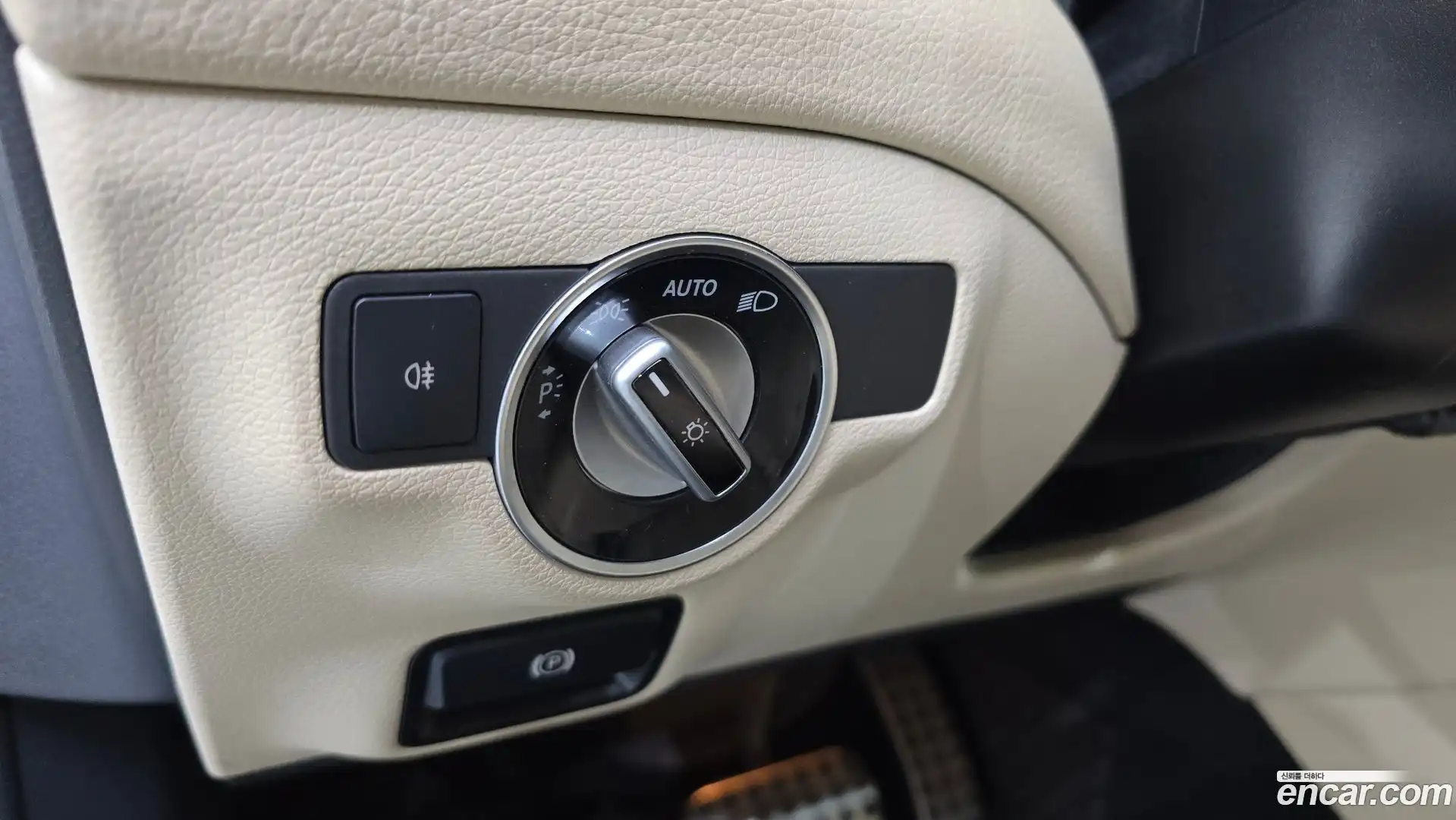 CLA-Class Mercedes-Benz 2015.6-OPTION-020