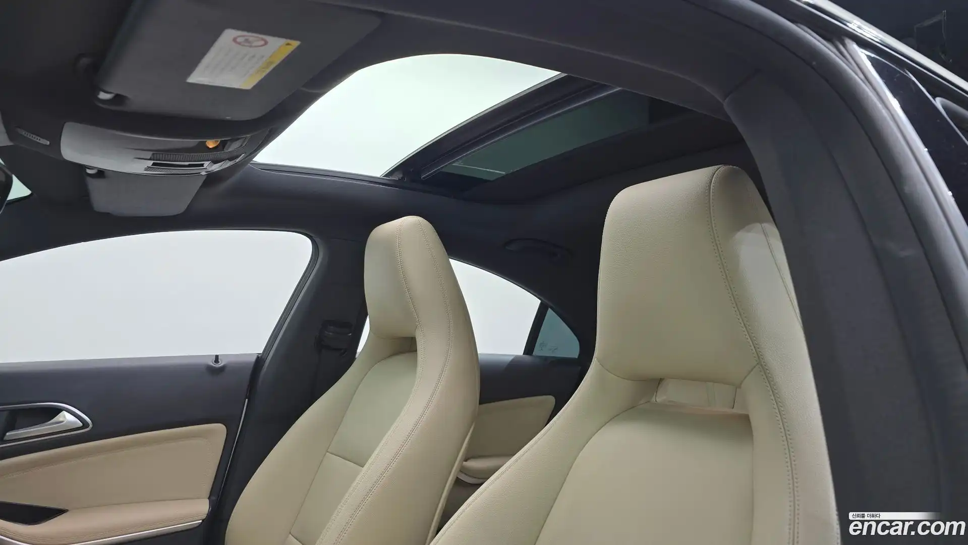CLA-Class Mercedes-Benz 2015.6-OPTION-021