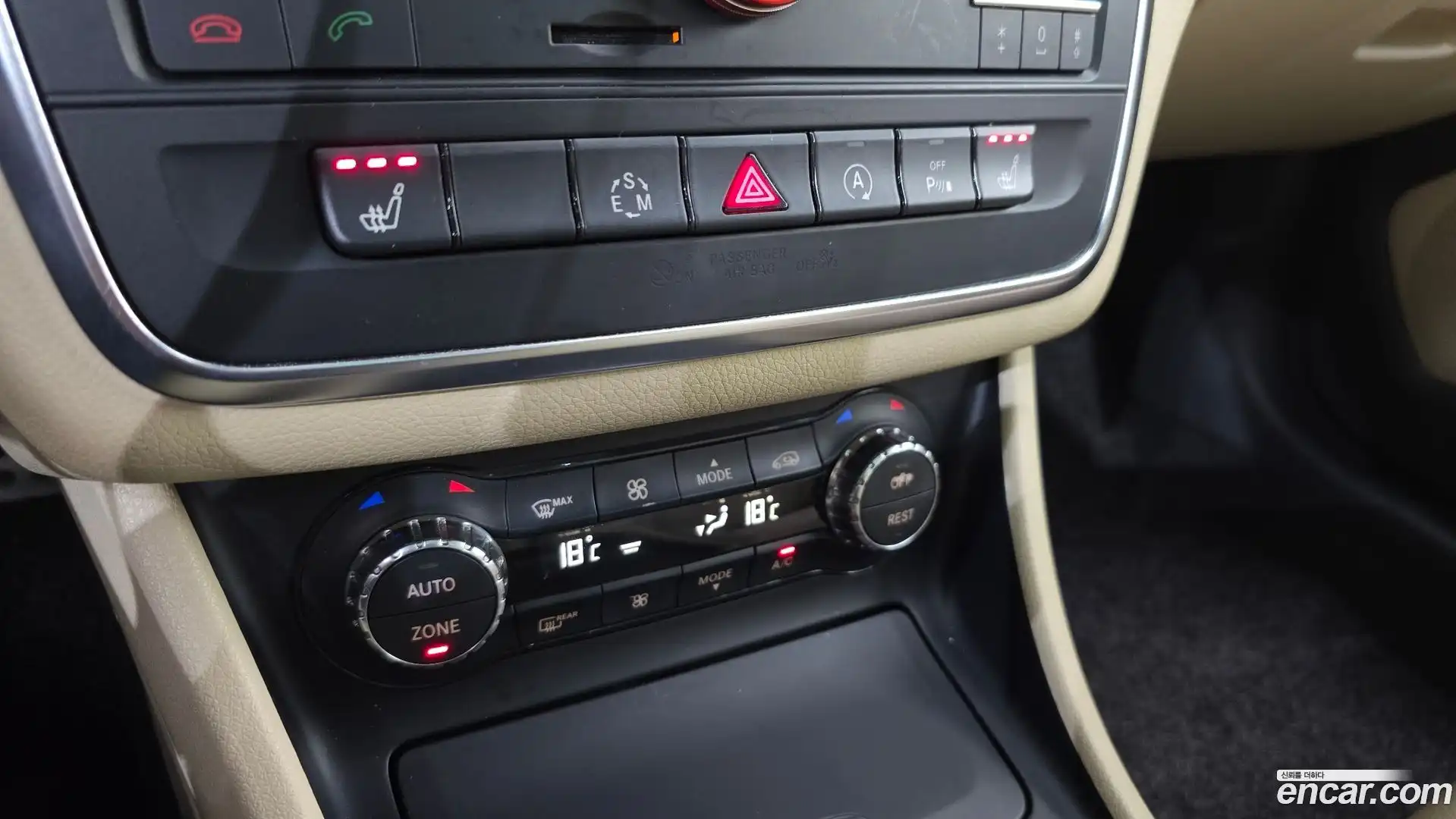 CLA-Class Mercedes-Benz 2015.6-OPTION-024