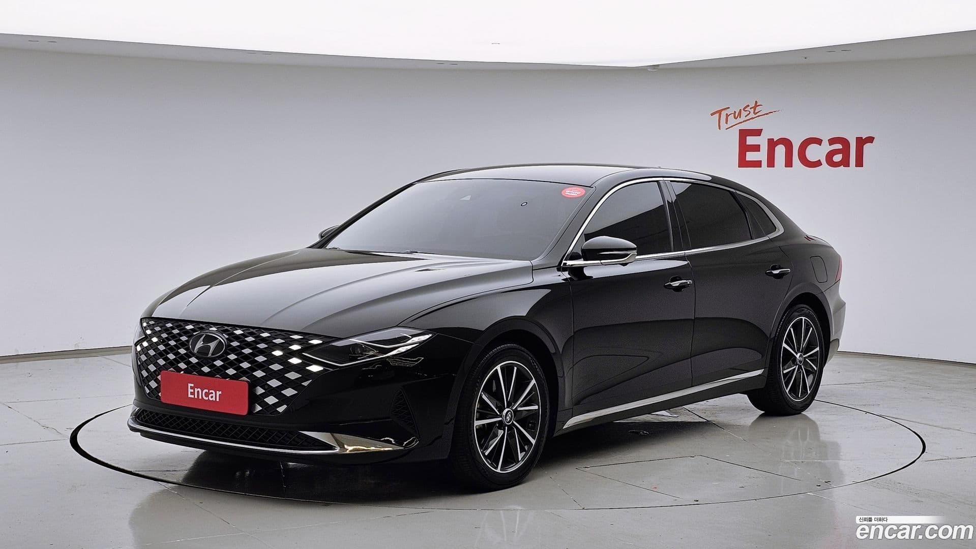 Main__Slider__Photo:Grandeur Hyundai 2022.4-0