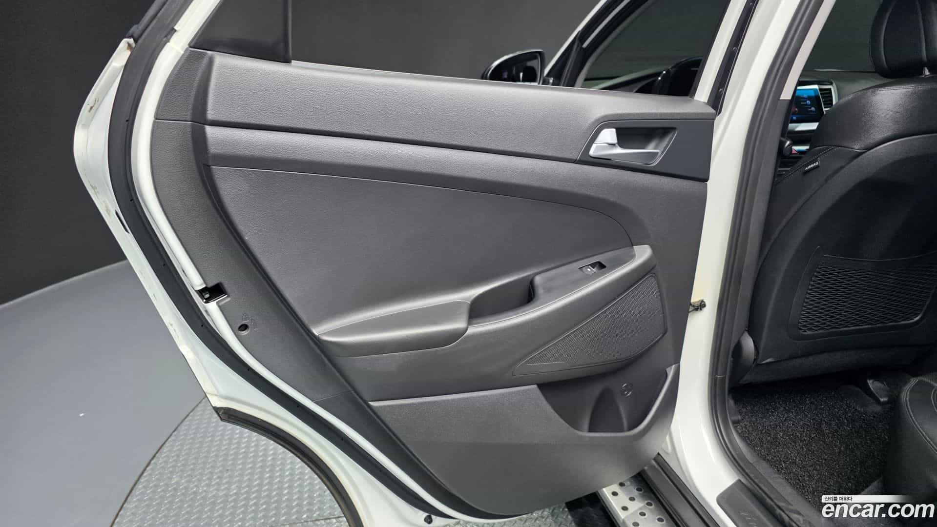 Tucson Hyundai 2015.10-INNER-035