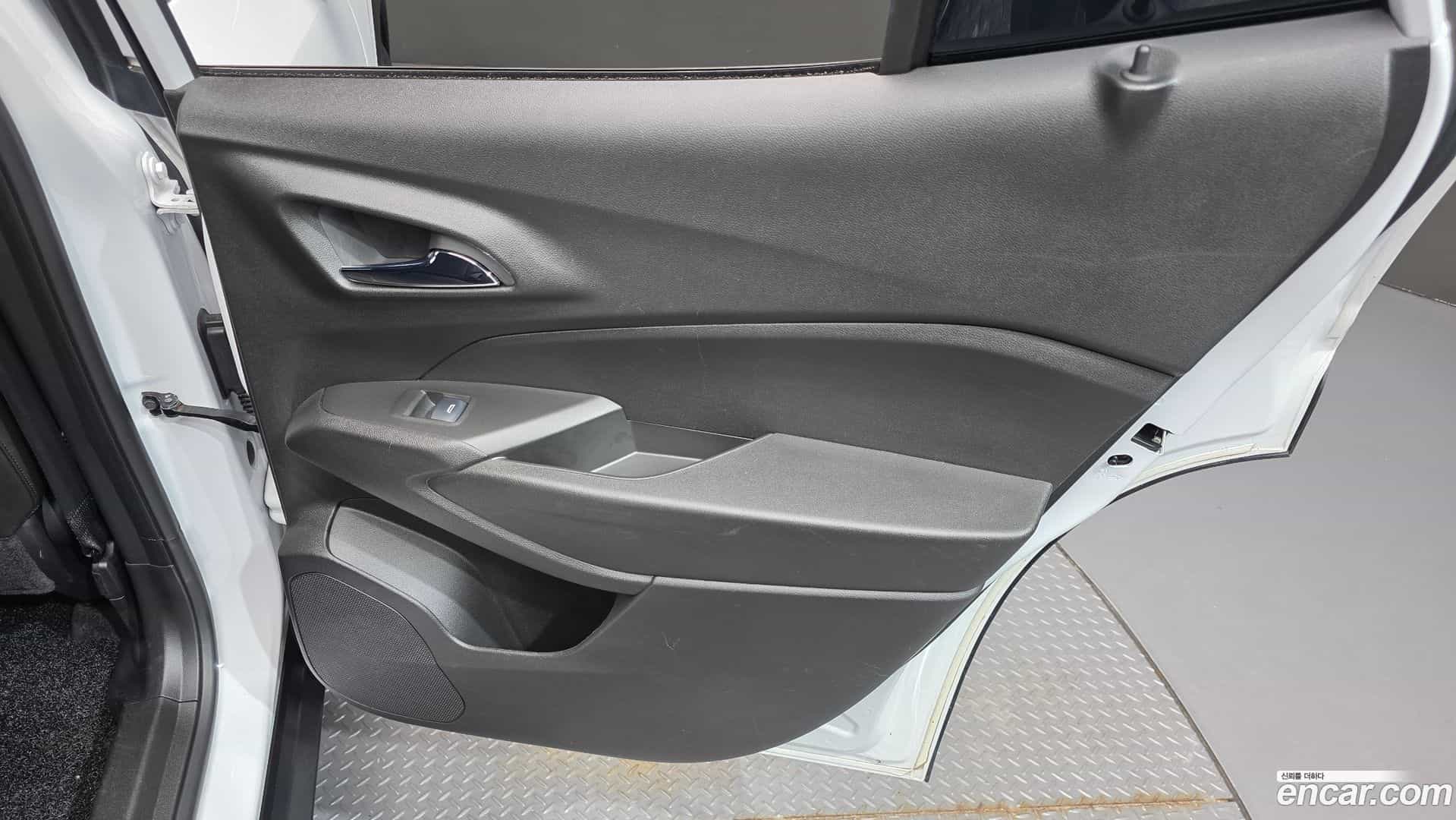 Trax Chevrolet 2023.4-INNER-035