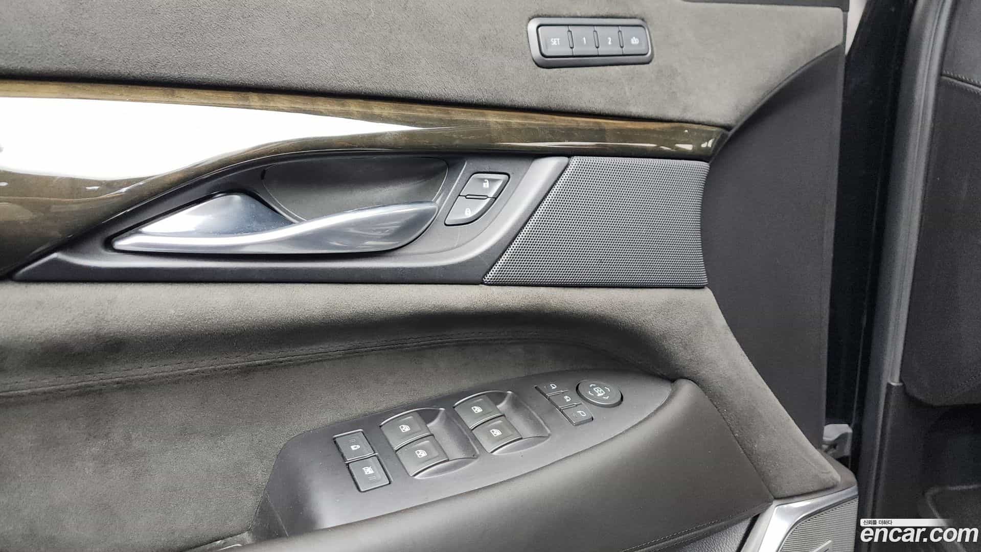 Escalade Cadillac 2019.6-OPTION-023