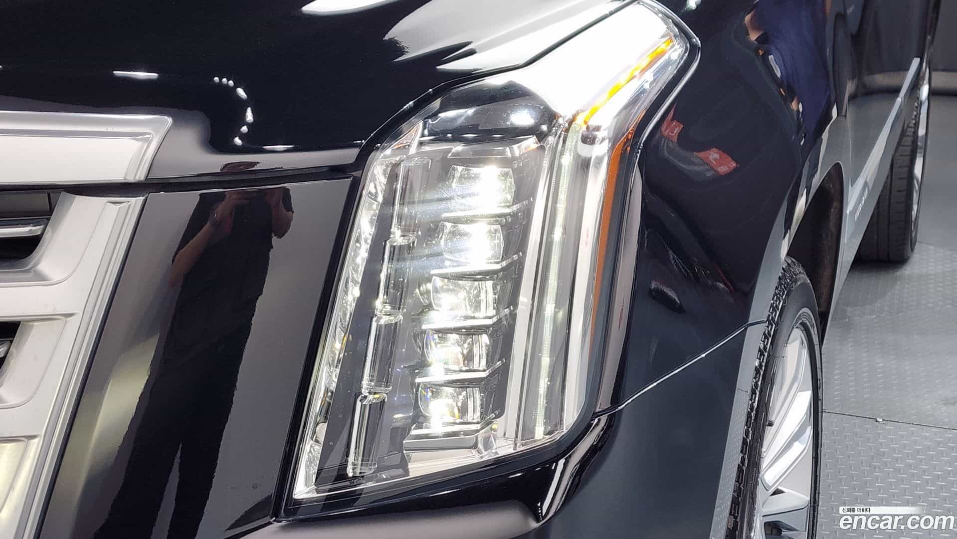 Escalade Cadillac 2019.6-OUTER-032