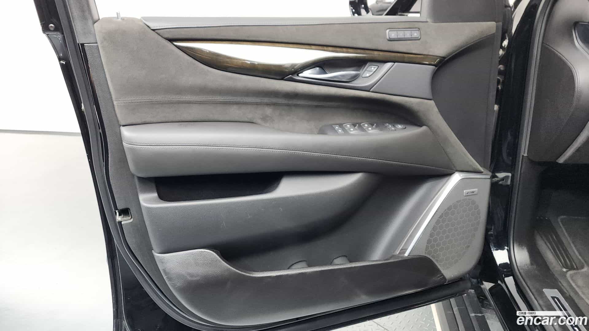 Escalade Cadillac 2019.6-INNER-034