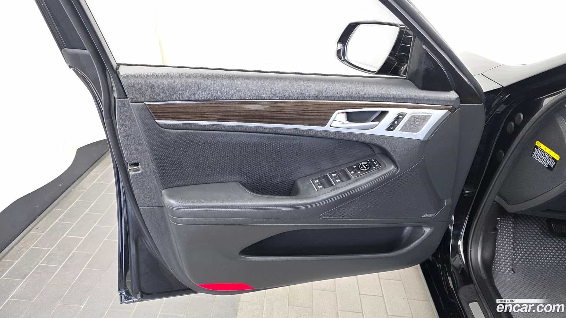 G80 Genesis 2017.3-INNER-034