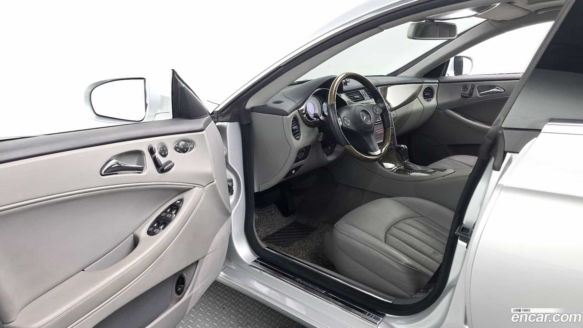 CLS-Class Mercedes-Benz 2009.9-INNER-010