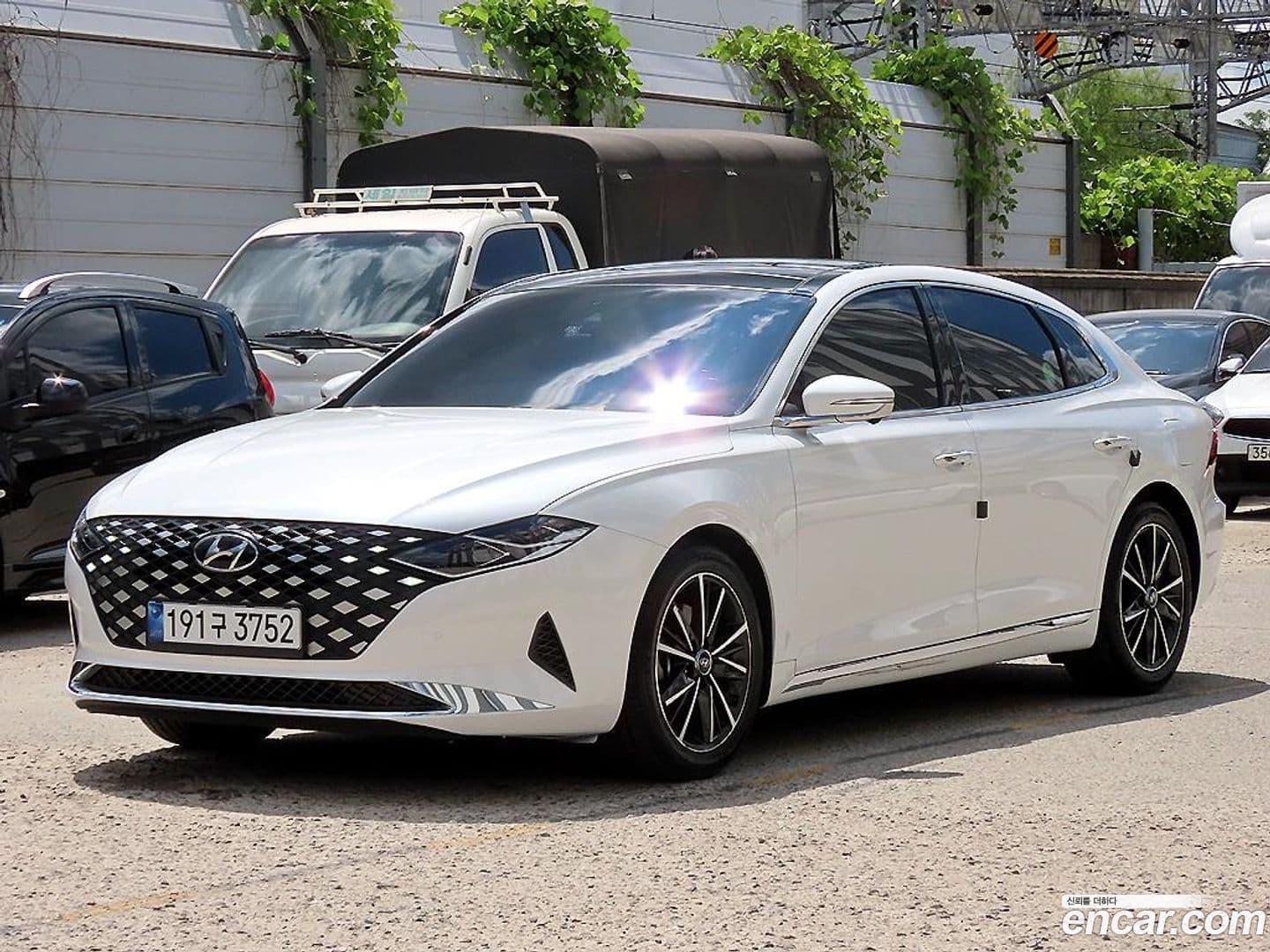 Main__Slider__Photo:Grandeur Hyundai 2020.8-0