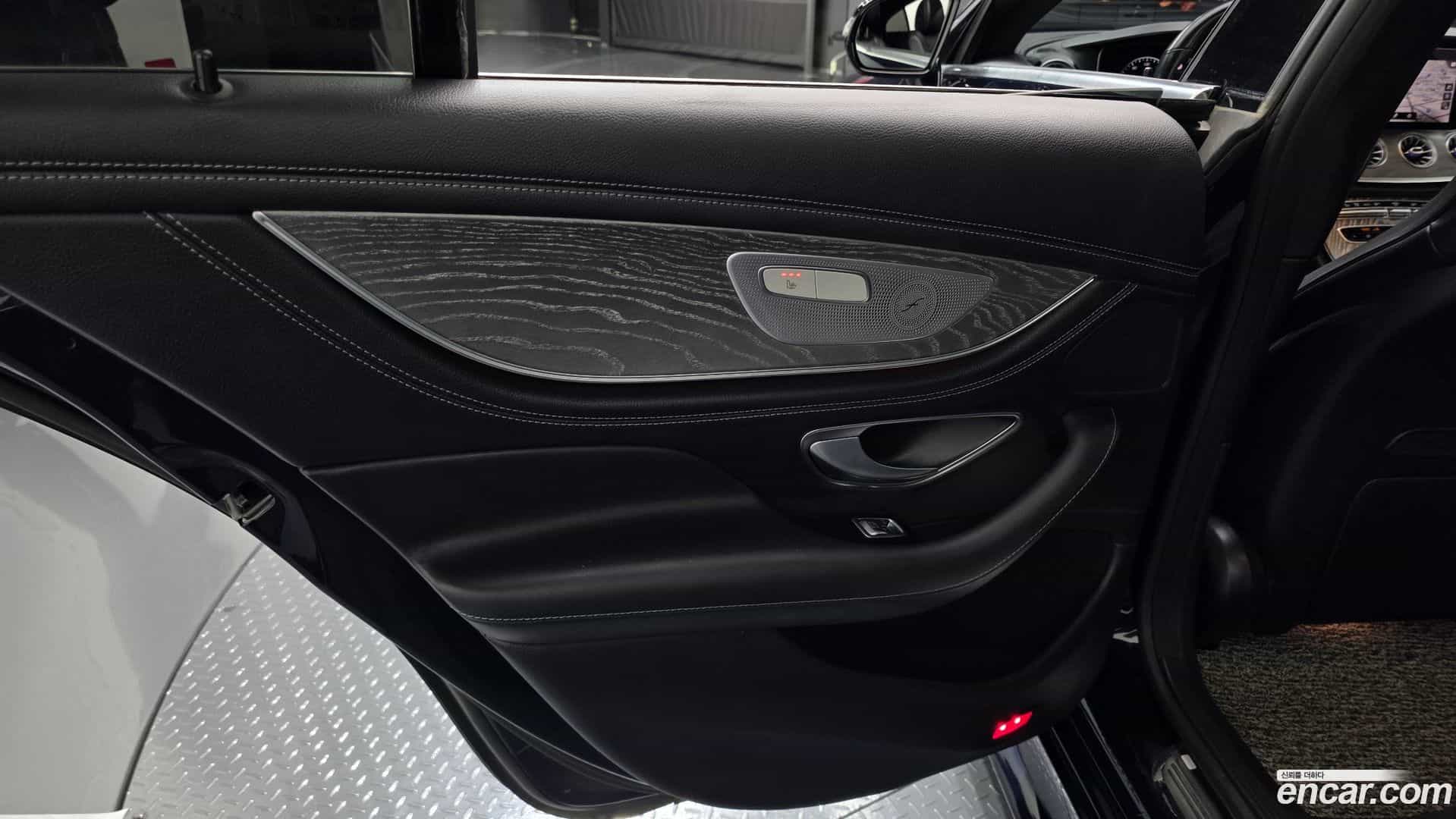 CLS-Class Mercedes-Benz 2021.11-INNER-035